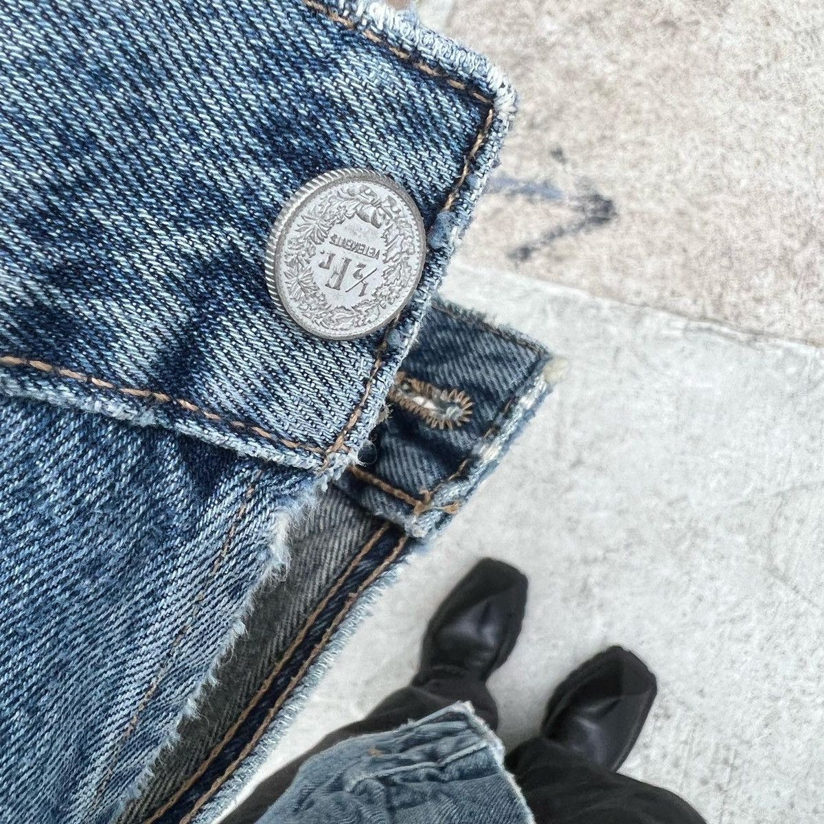 Levi's × Vetements VETEMENTS X LEVIS 19 REWORK DENIM JACKET Size US S / EU 44-46 / 1 - 3 Thumbnail