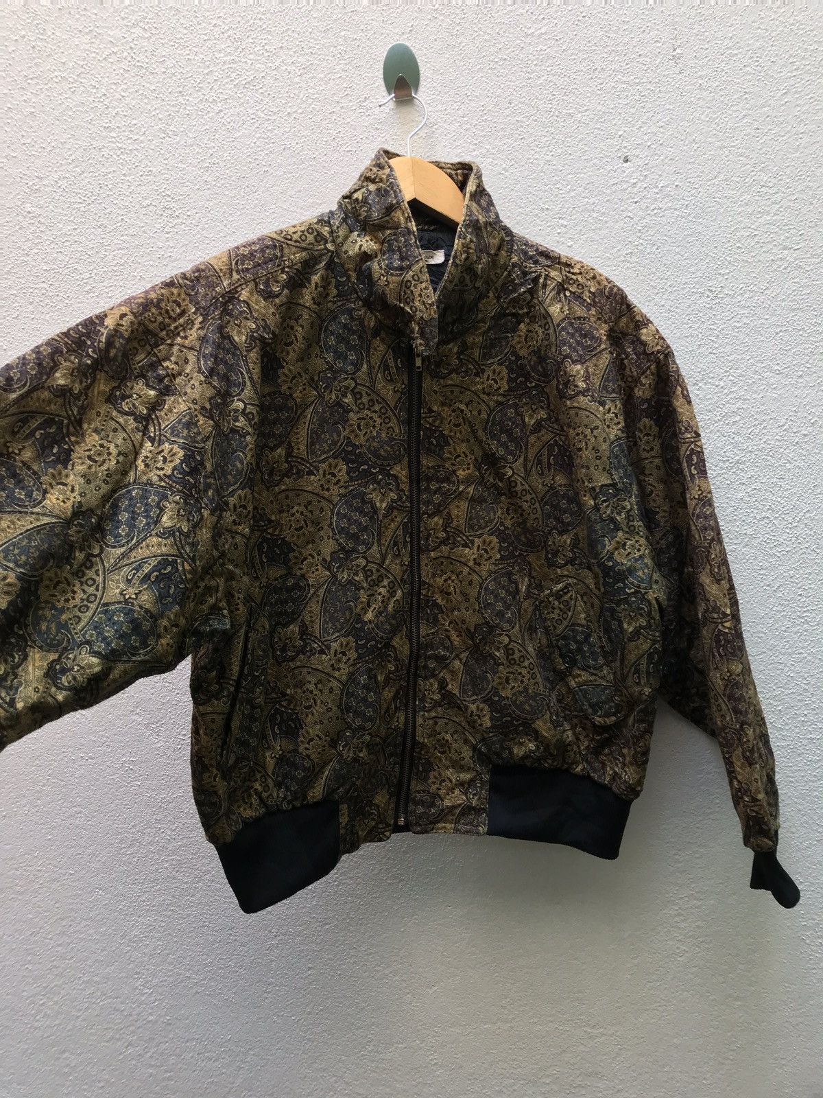 Designer Rare Vintage Velvet Paisley Patern Designer Made In Japan Size US M / EU 48-50 / 2 - 5 Thumbnail
