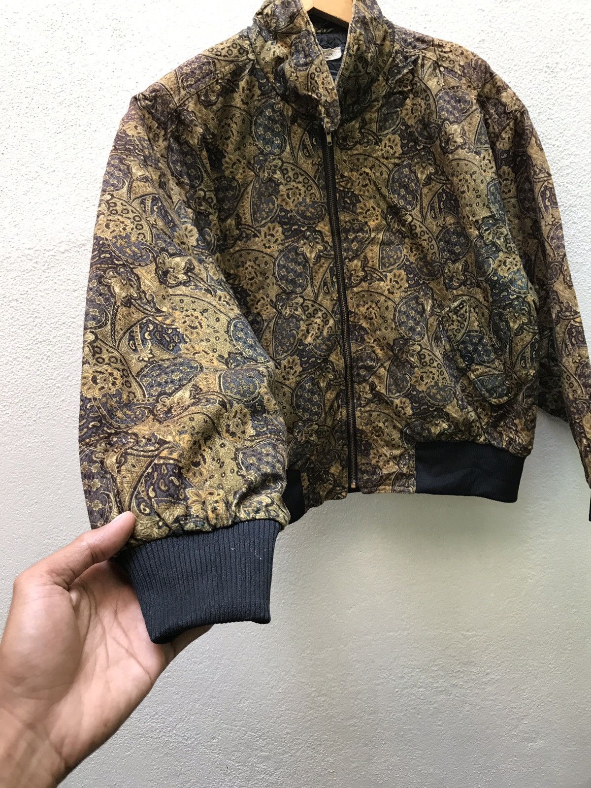 Designer Rare Vintage Velvet Paisley Patern Designer Made In Japan Size US M / EU 48-50 / 2 - 7 Thumbnail