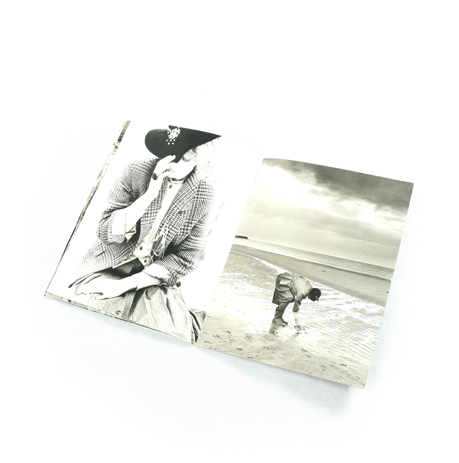 Blumarine Bluemarine Photograph Magazine Size ONE SIZE - 3 Thumbnail