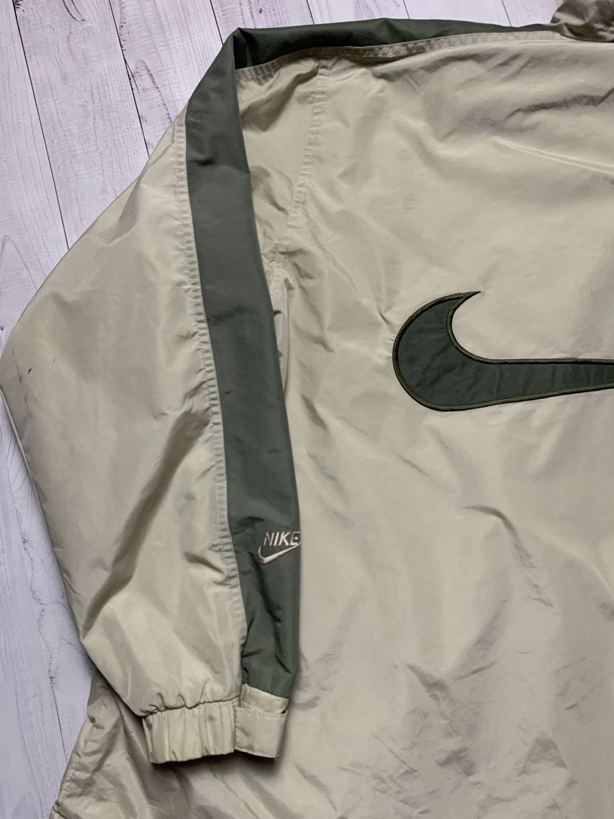 Nike × Vintage Vintage Nike Light jacket big logo swoosh size L Size US L / EU 52-54 / 3 - 3 Thumbnail