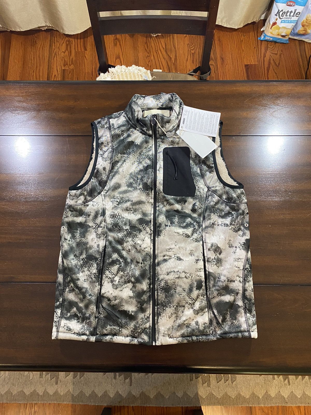 1017 ALYX 9SM × Alyx × SSENSE $1255 1017 ALYX 9SM Polar Fleece Vest Size US S / EU 44-46 / 1 - 1 Thumbnail