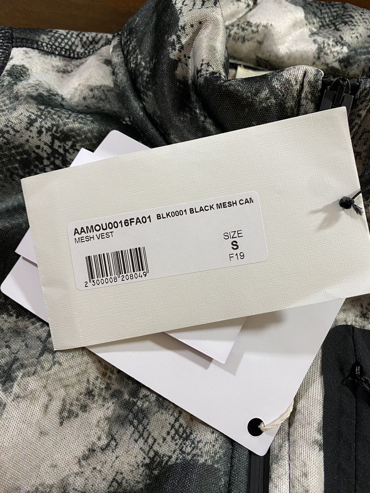 1017 ALYX 9SM × Alyx × SSENSE $1255 1017 ALYX 9SM Polar Fleece Vest Size US S / EU 44-46 / 1 - 6 Thumbnail