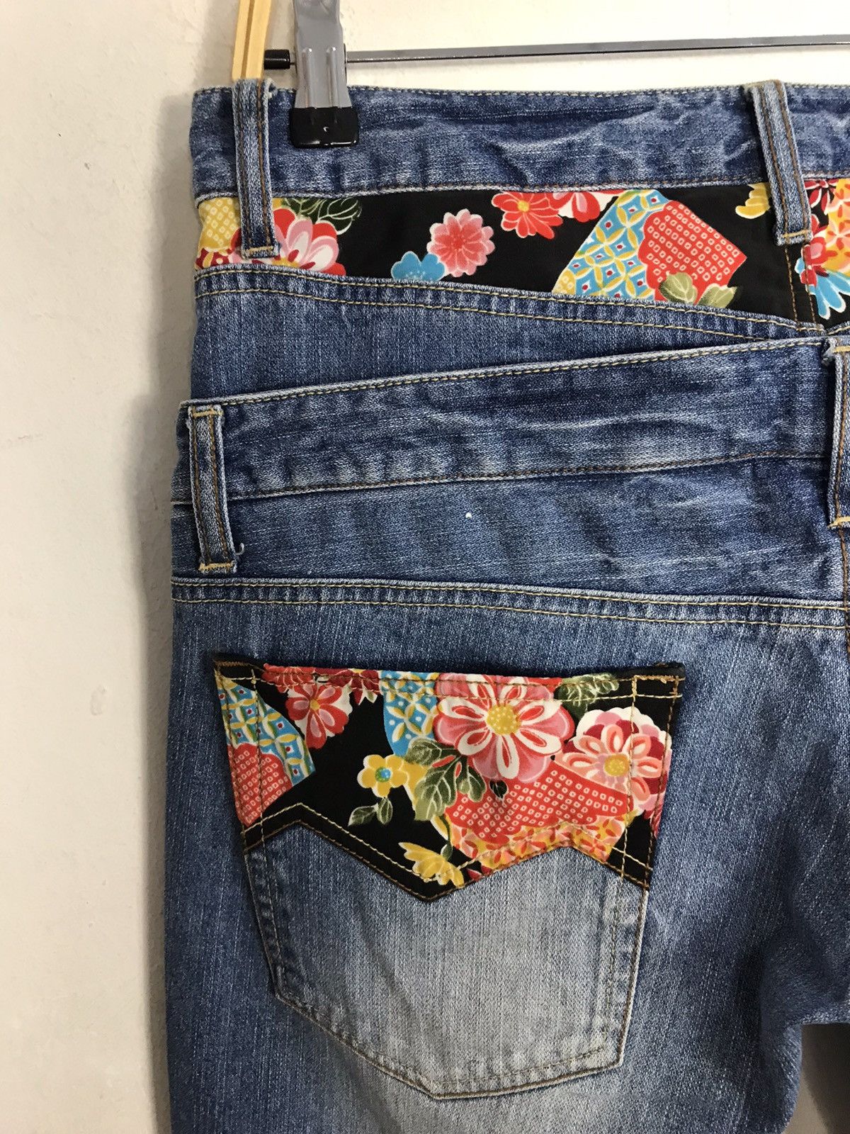 Japanese Brand Vintage Dominate Handcrafted Jeans Flowers Art Design Size US 31 - 11 Thumbnail
