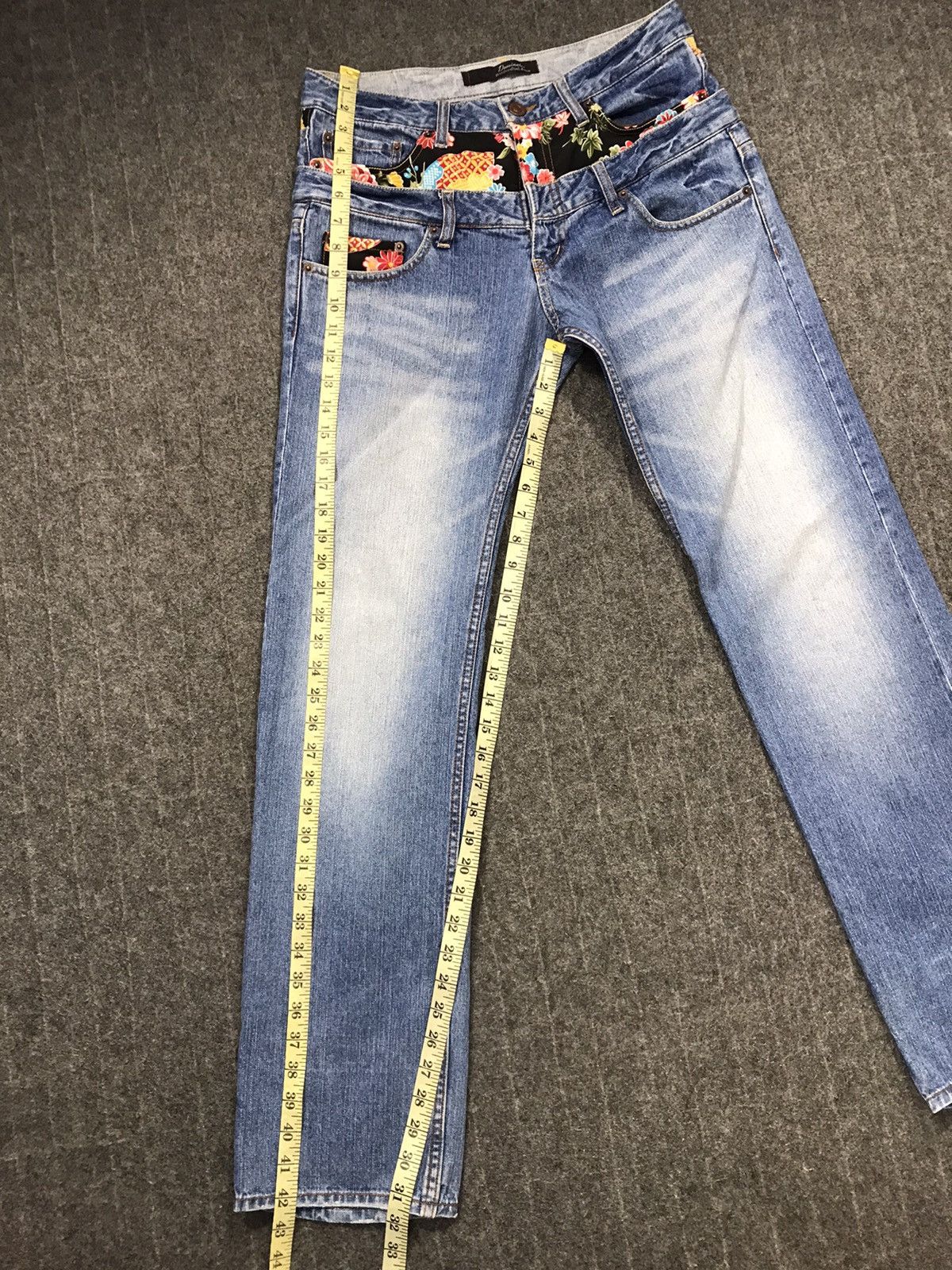 Japanese Brand Vintage Dominate Handcrafted Jeans Flowers Art Design Size US 31 - 18 Thumbnail
