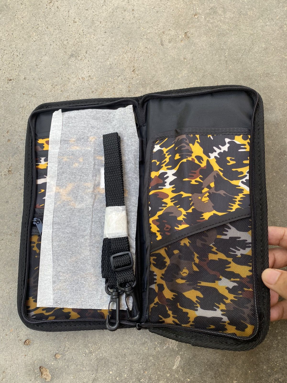 Bape 2010 Spring Collection A Bathing Ape Multicase Travel Kit Size ONE SIZE - 3 Thumbnail
