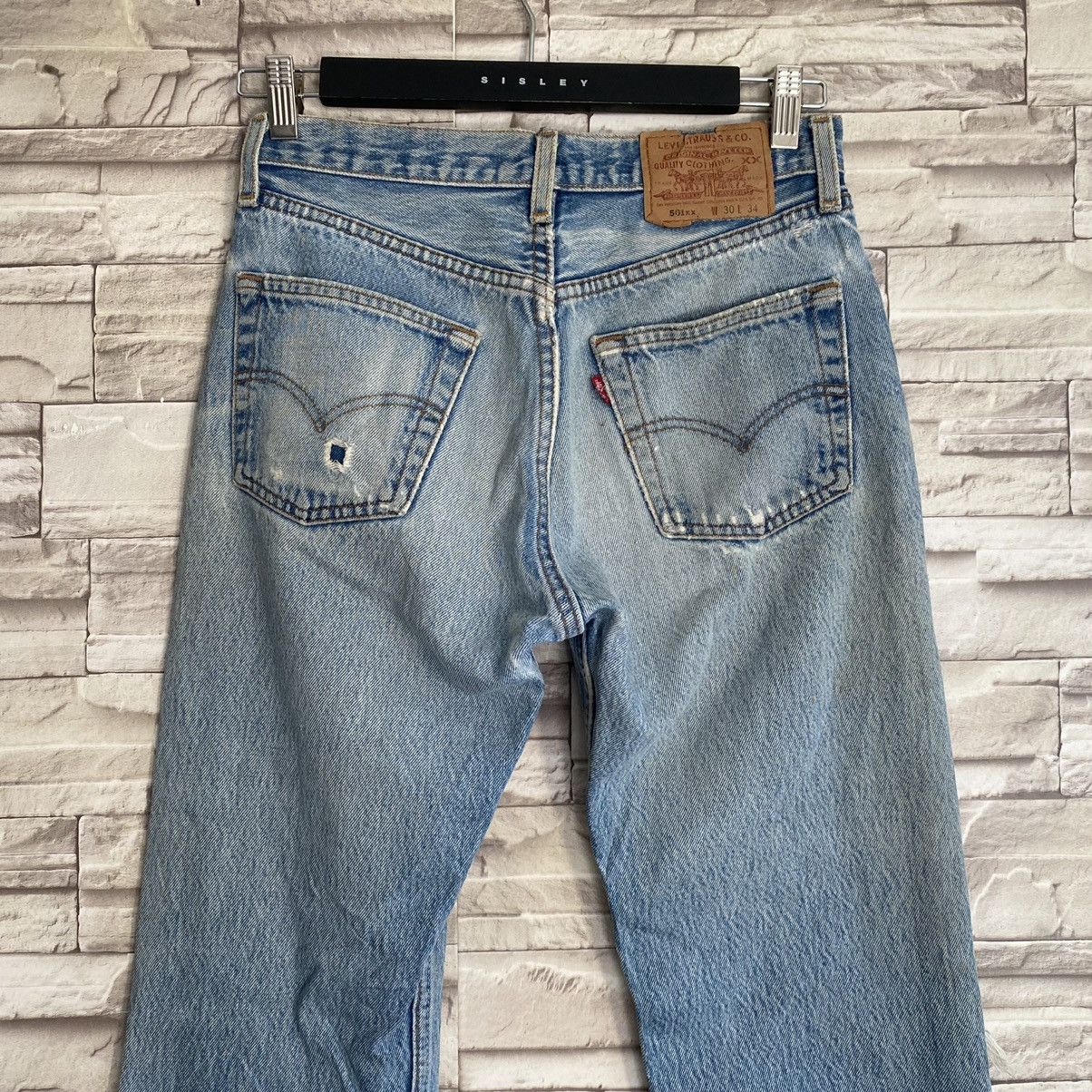 Levi's Vintage Levis 501xx Lightwash Jeans Grunge 28x30 Made USA Size US 28 / EU 44 - 14 Thumbnail