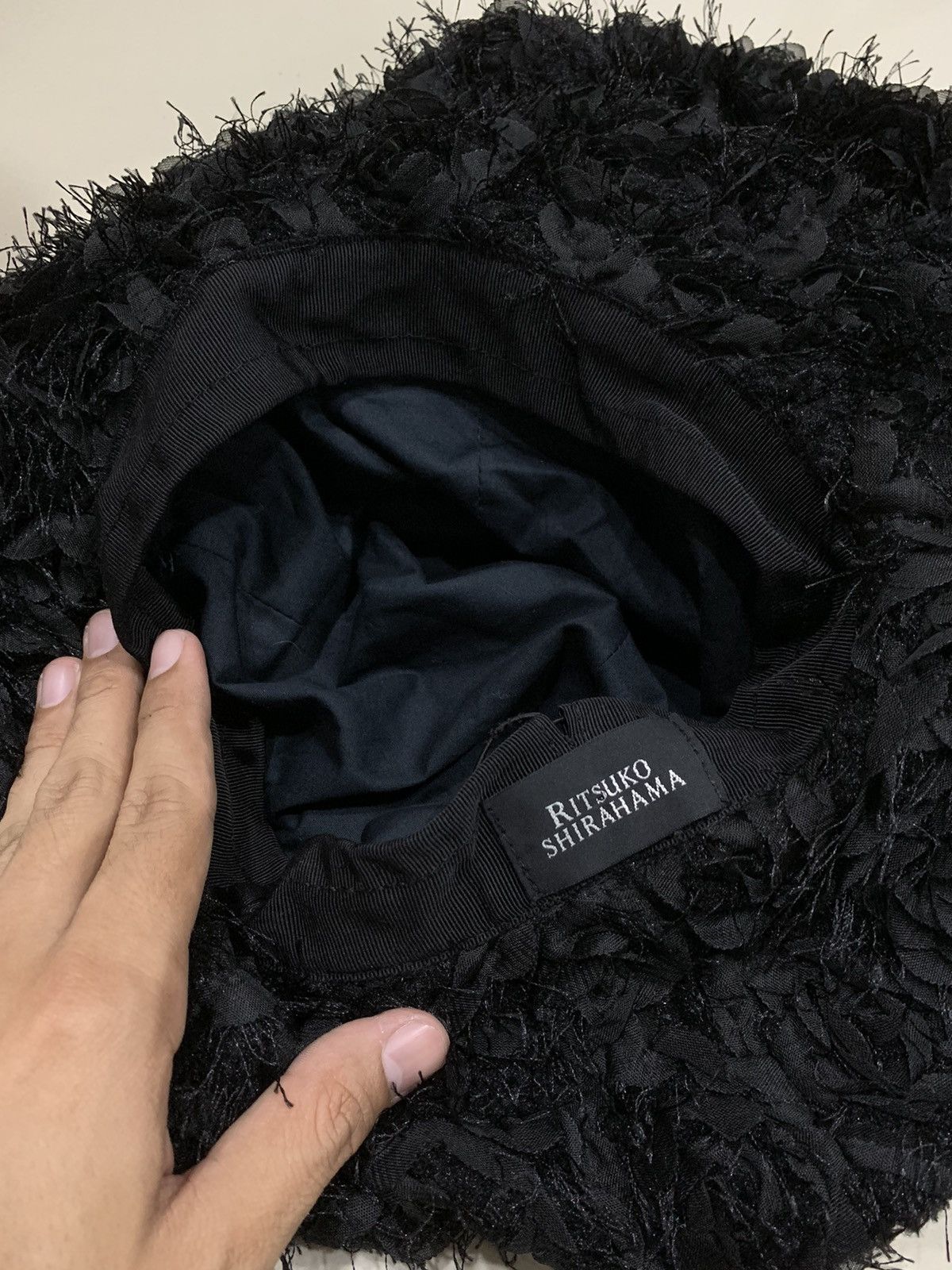 Japanese Brand RITSUKO SHIRAHAMA A/W 2013 RUNWAY BLACK ROSES BULKY HAT Size ONE SIZE - 7 Thumbnail