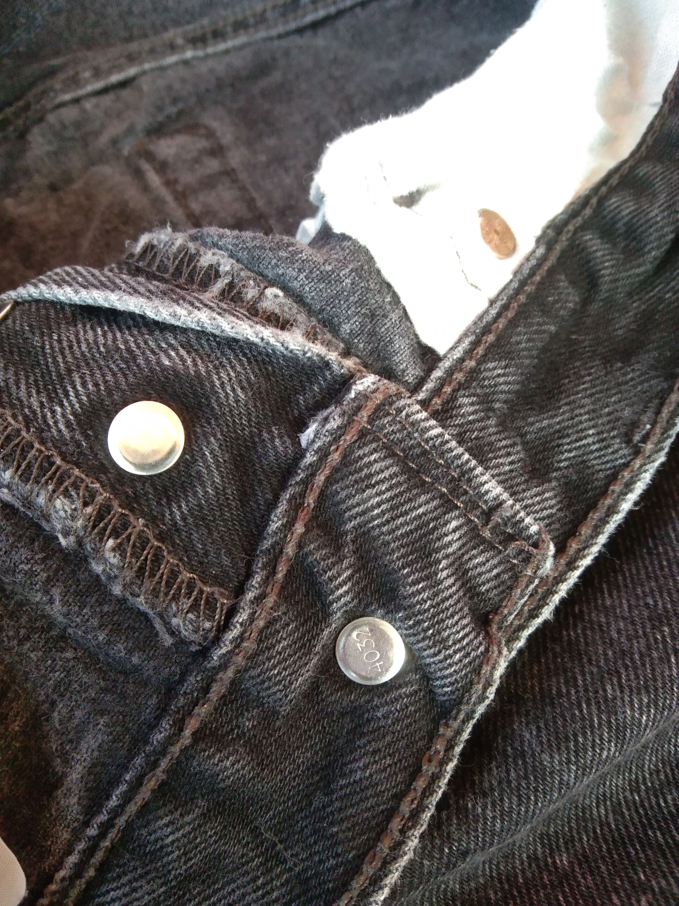 Levi's Vintage Levi's 501 Black Straight Leg Distressed Jeans 33x31 Size US 33 - 10 Thumbnail