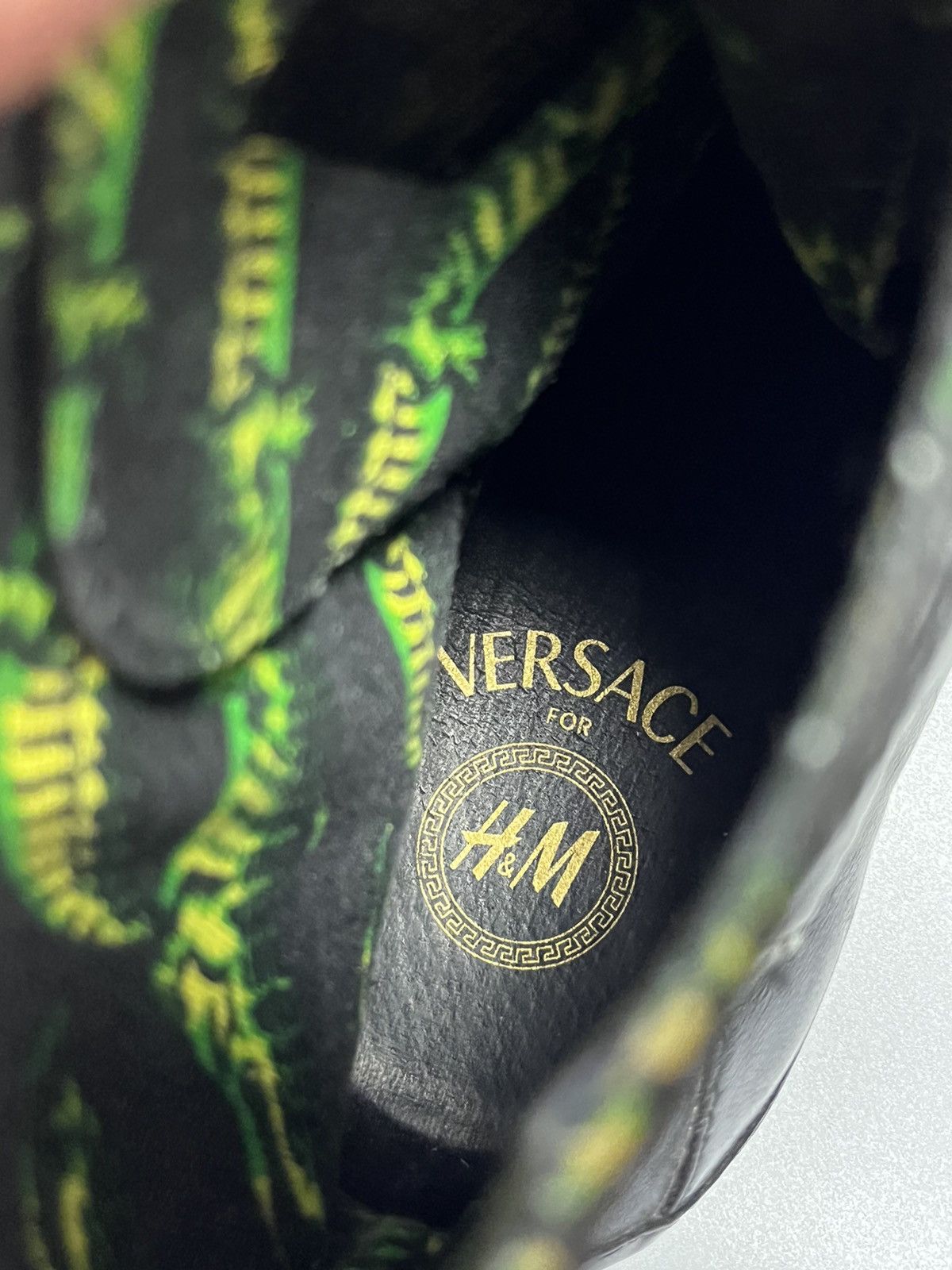 H&M × Versace Versace x H&M Black Buckle Trainers Leather Sneakers Size US 8 / EU 41 - 7 Thumbnail