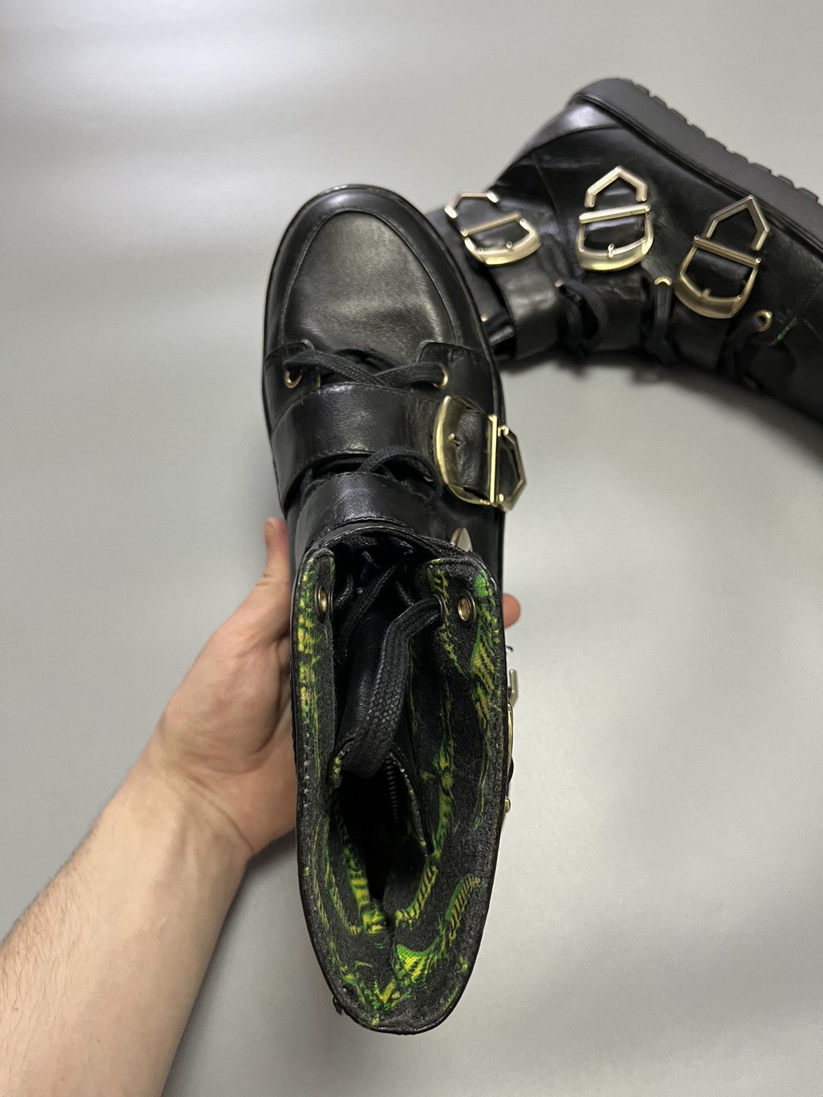 H&M × Versace Versace x H&M Black Buckle Trainers Leather Sneakers Size US 8 / EU 41 - 12 Thumbnail