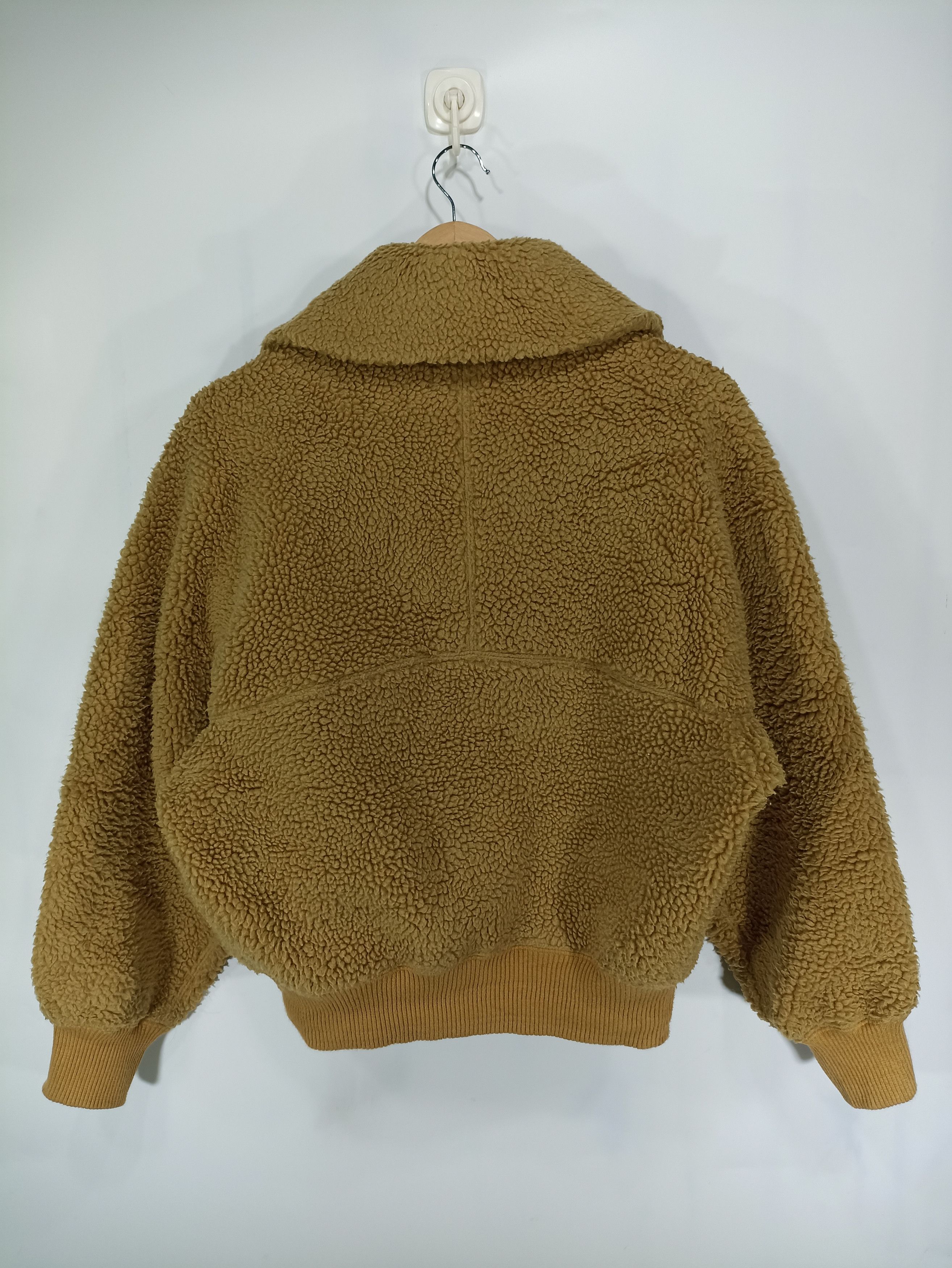 Designer × Japanese Brand × Uniqlo Lemaire Uniqlo Cropped Sherpa Mustard Size US L / EU 52-54 / 3 - 4 Thumbnail