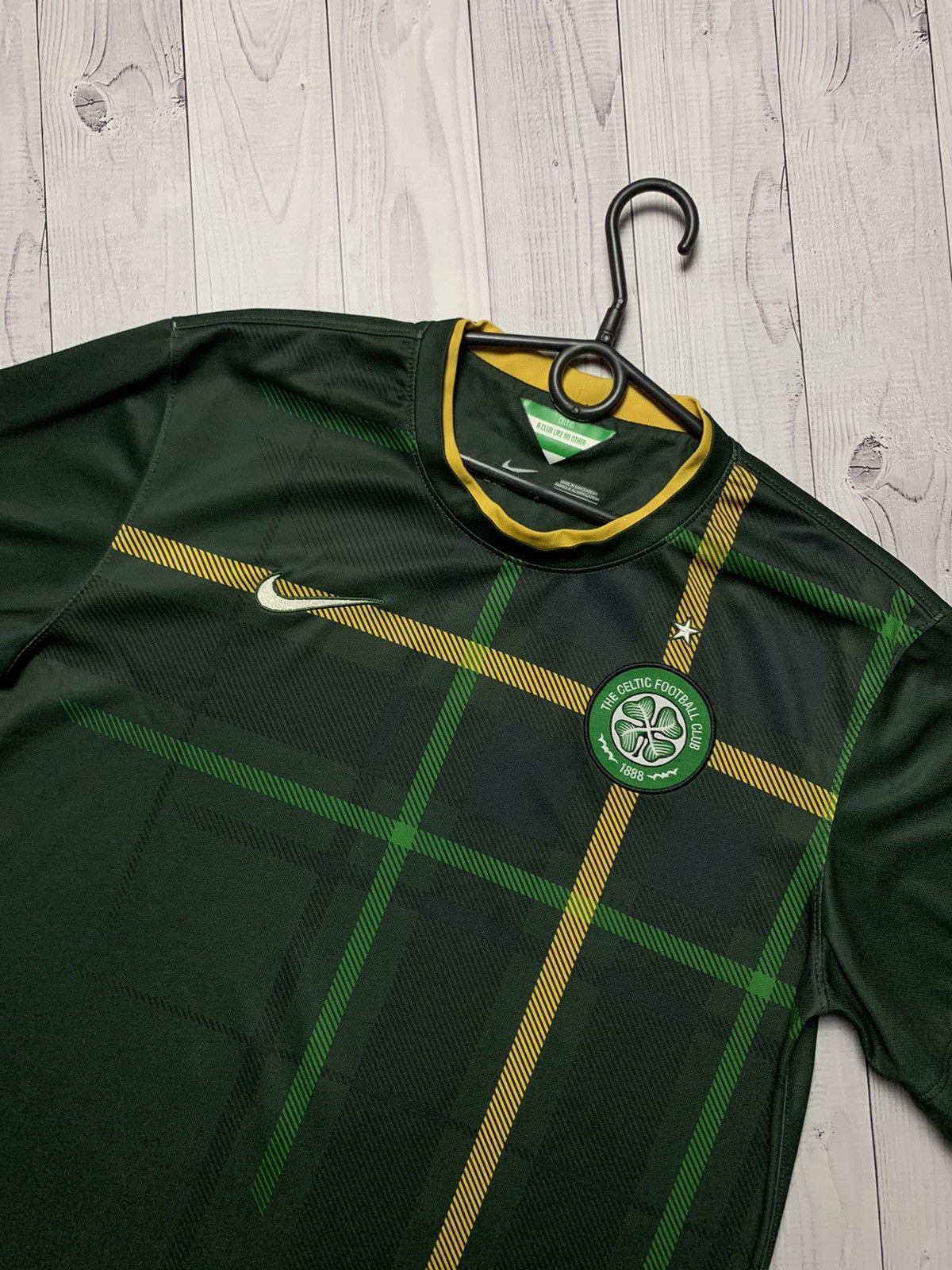 Nike × Vintage Vintage Nike soccer jersey Celtic size L line Size US L / EU 52-54 / 3 - 3 Thumbnail