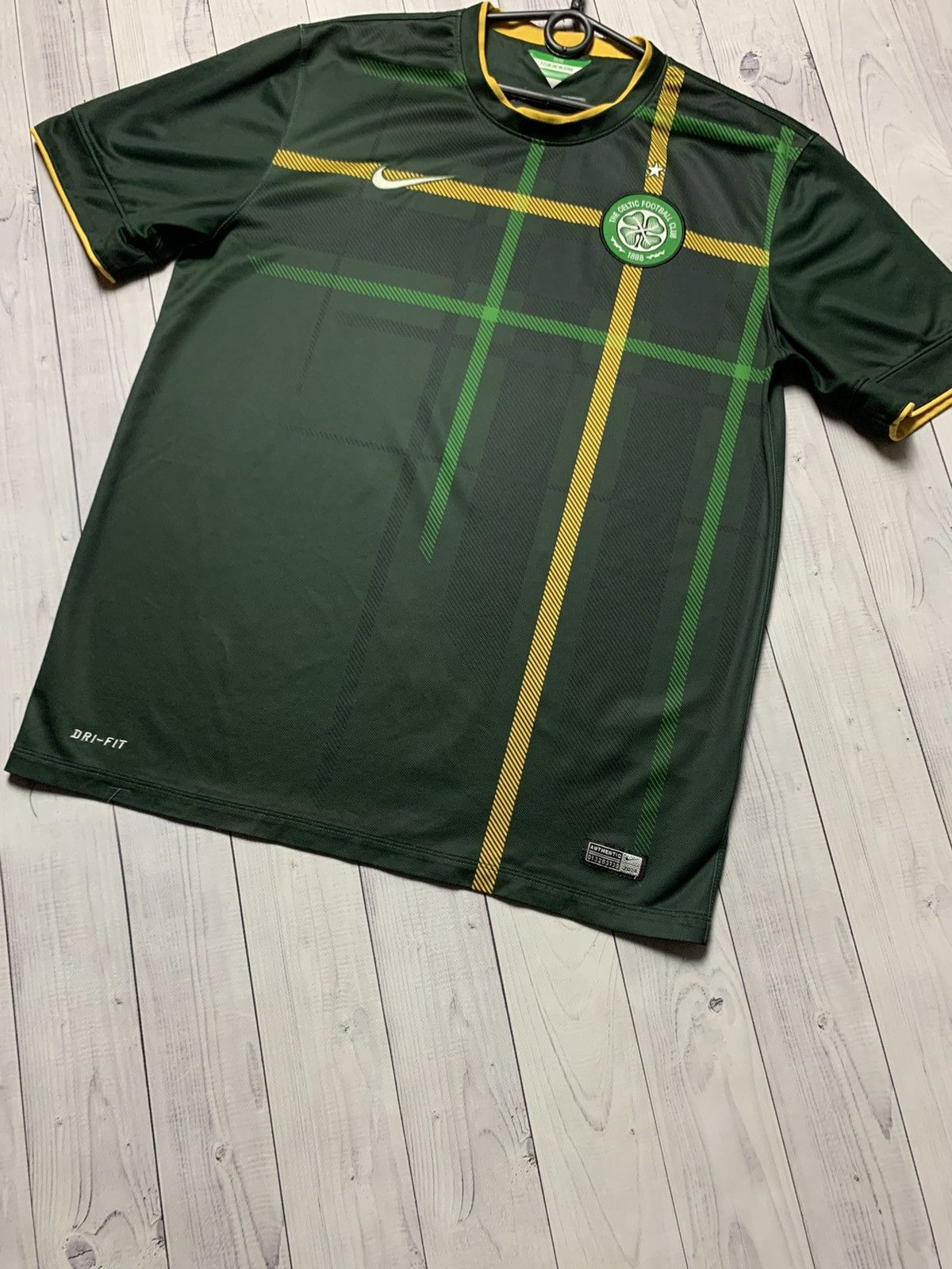 Nike × Vintage Vintage Nike soccer jersey Celtic size L line Size US L / EU 52-54 / 3 - 2 Thumbnail
