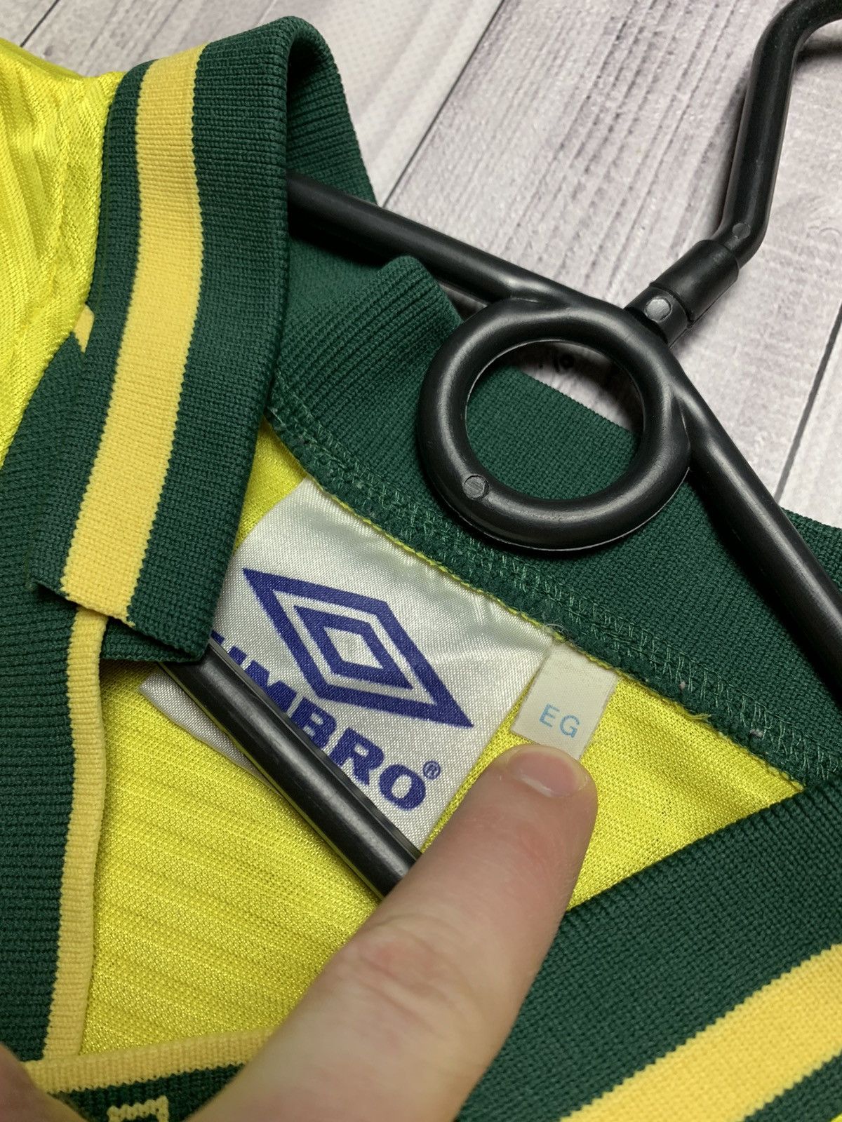 Umbro × Vintage Vintage soccer jersey Brazil Umbro Size US L / EU 52-54 / 3 - 4 Thumbnail