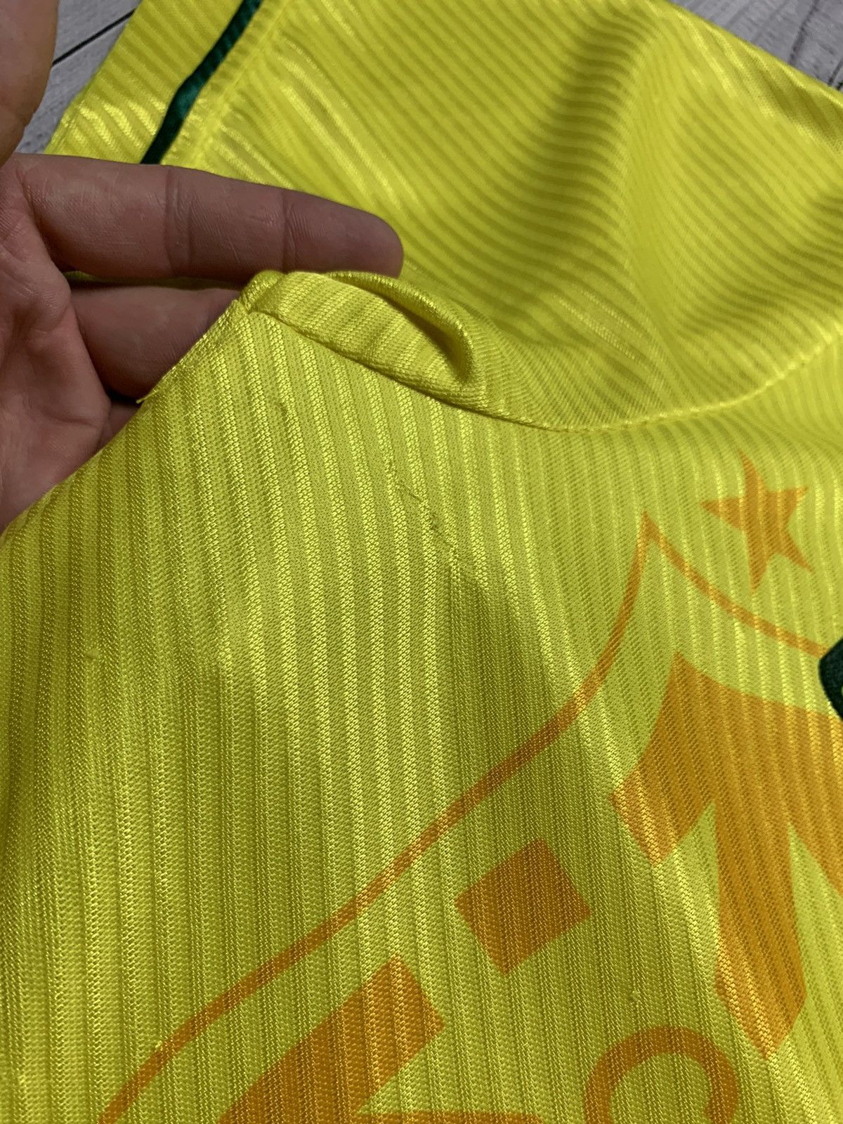 Umbro × Vintage Vintage soccer jersey Brazil Umbro Size US L / EU 52-54 / 3 - 5 Thumbnail