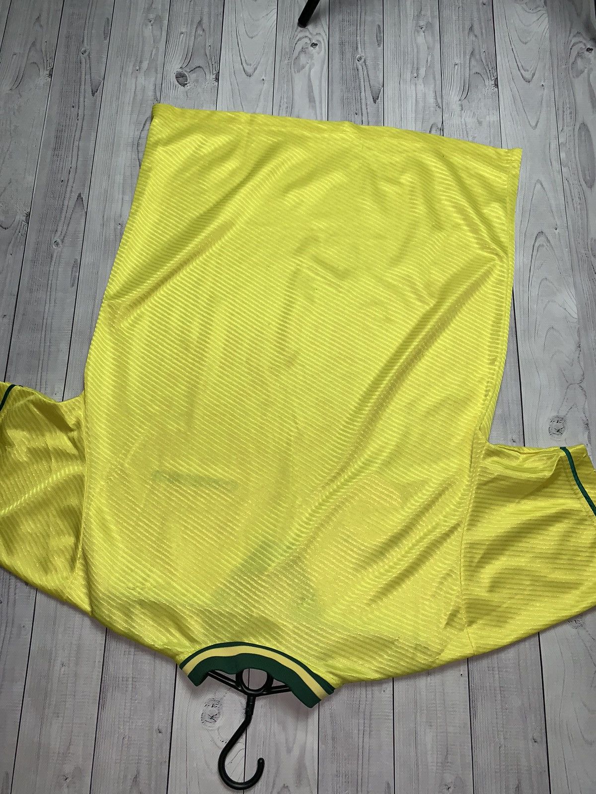Umbro × Vintage Vintage soccer jersey Brazil Umbro Size US L / EU 52-54 / 3 - 10 Thumbnail