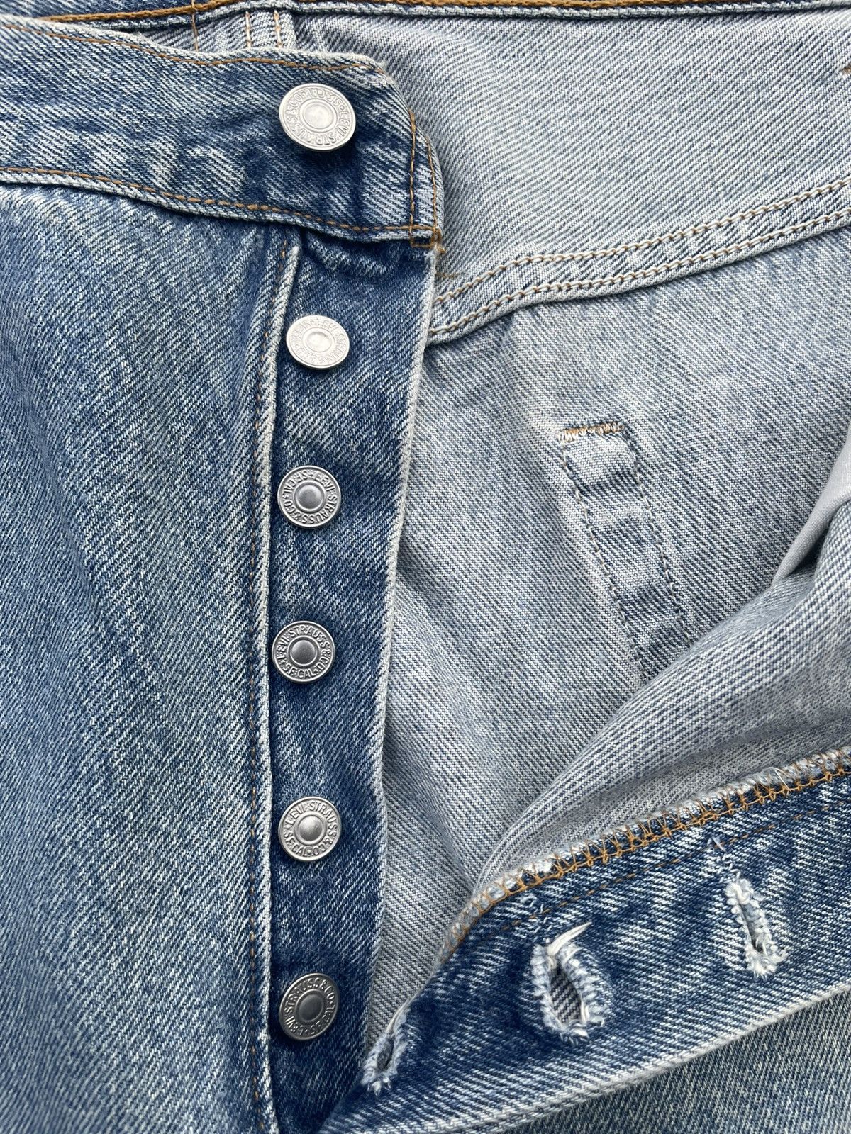 Levi's × Vintage Vintage Levi’s 501 e 1998 Usa Aging Faded Wash Size US 39 - 17 Thumbnail