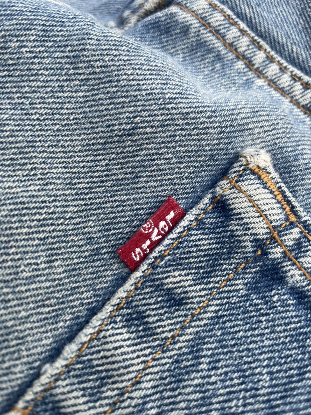 Levi's × Vintage Vintage Levi’s 501 e 1998 Usa Aging Faded Wash Size US 39 - 12 Thumbnail