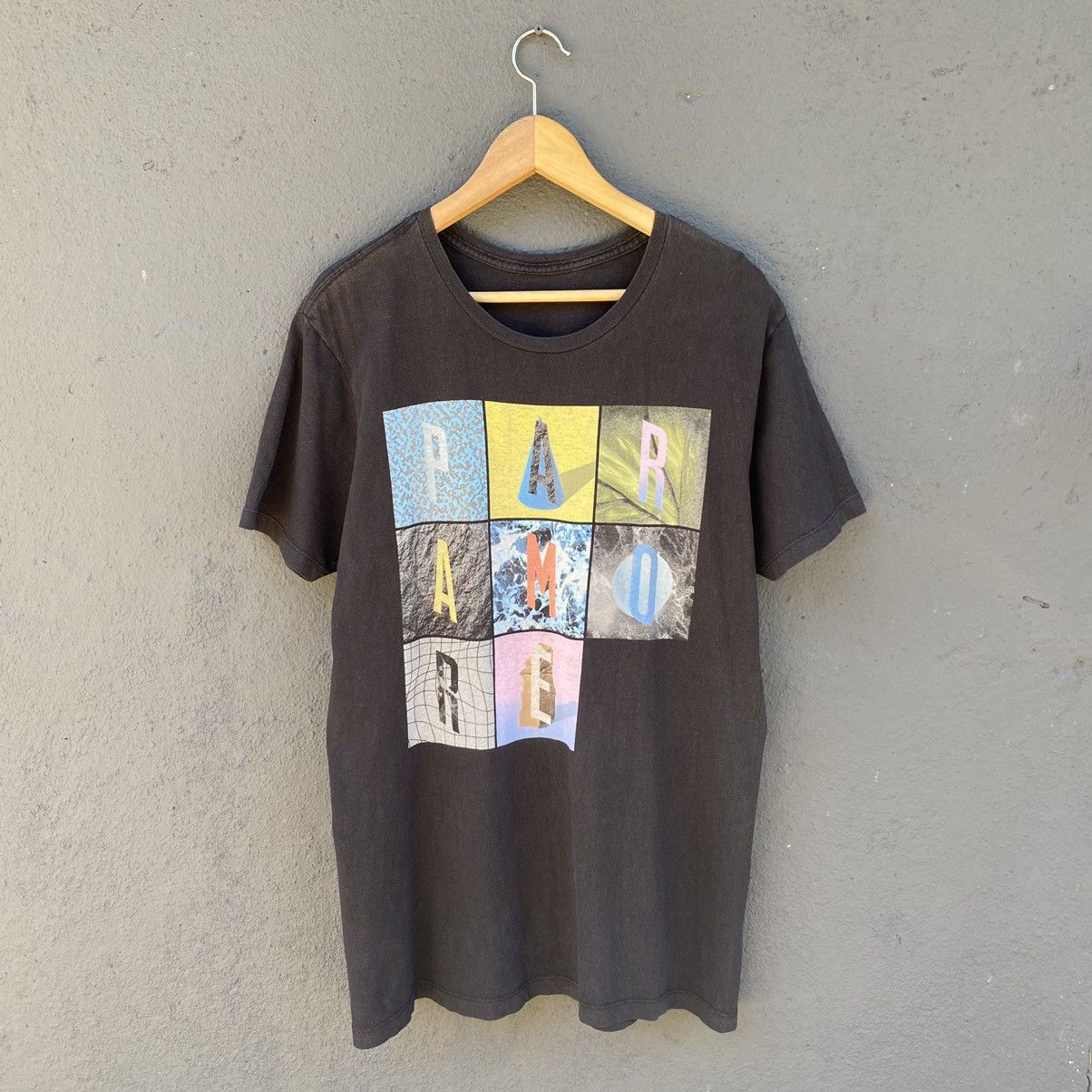 Band Tees Thrashed Faded Vintage Paramore Band ERD GRUNGE TEE Size US L / EU 52-54 / 3 - 1 Thumbnail