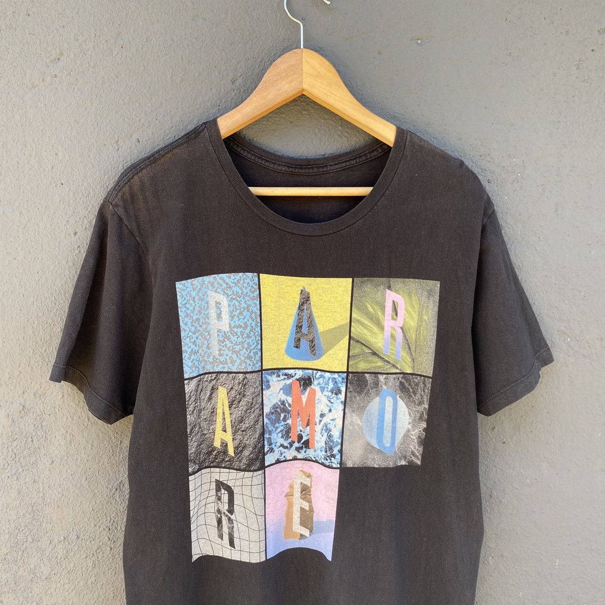 Band Tees Thrashed Faded Vintage Paramore Band ERD GRUNGE TEE Size US L / EU 52-54 / 3 - 2 Thumbnail