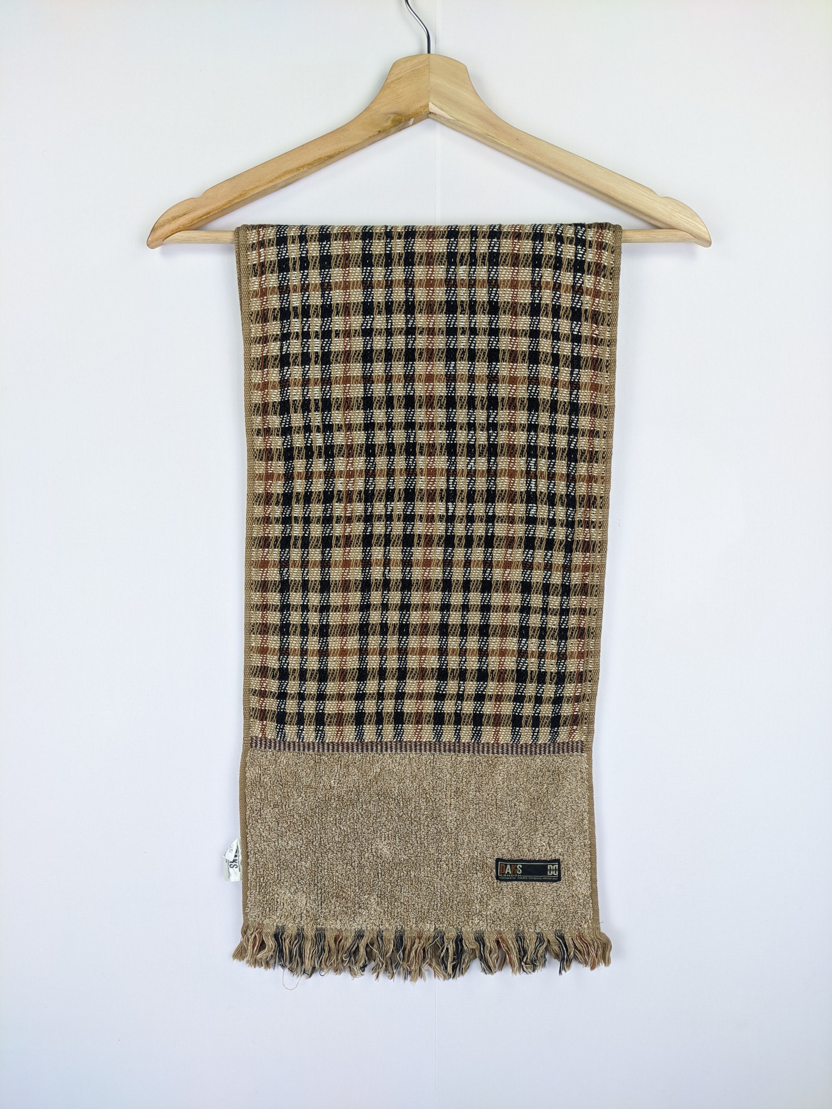 DAKS Steals🔥Scarf Muffler Daks London(💥Combo Scarf PM me💥) Size ONE SIZE - 1 Thumbnail