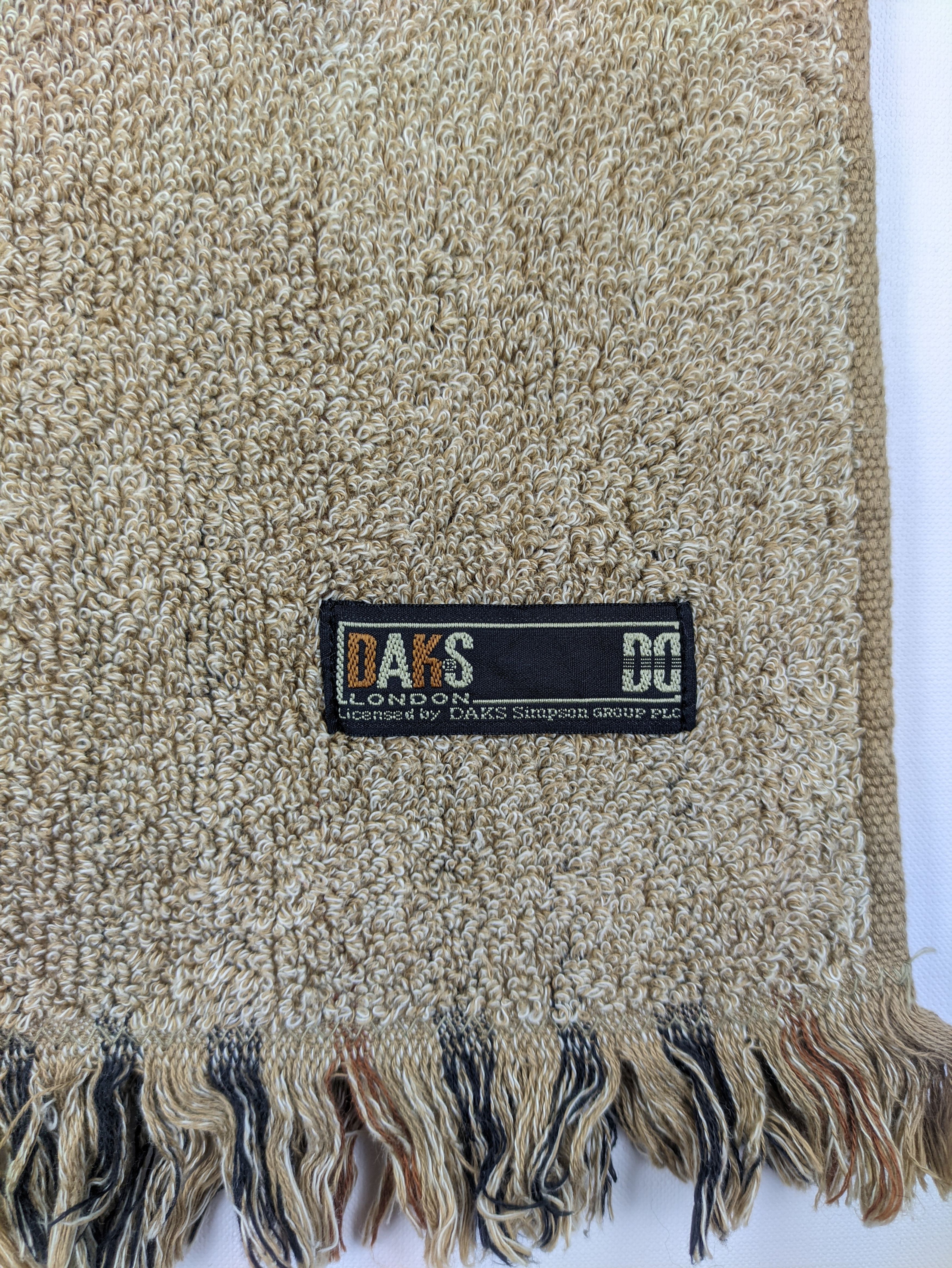 DAKS Steals🔥Scarf Muffler Daks London(💥Combo Scarf PM me💥) Size ONE SIZE - 2 Thumbnail