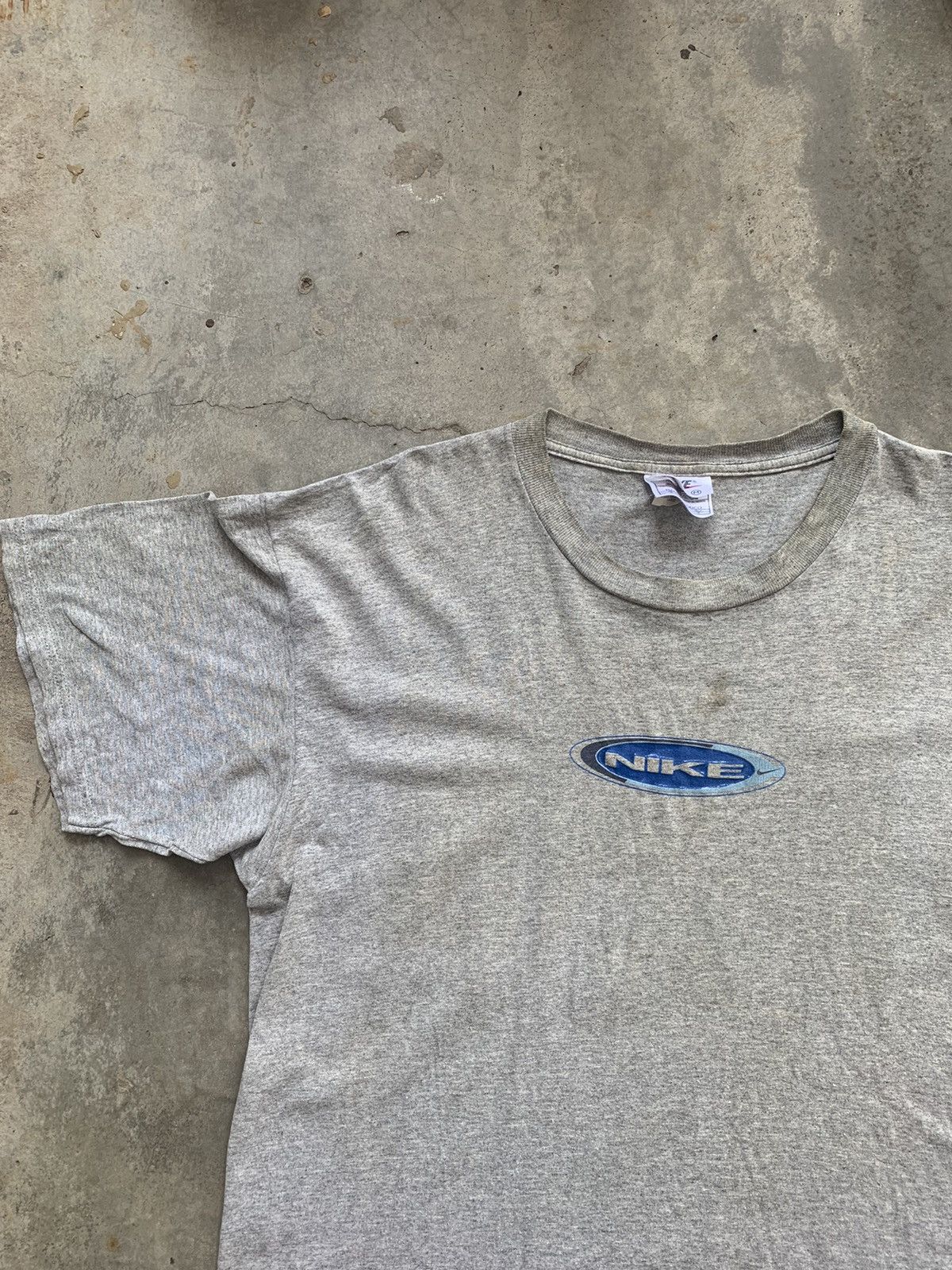 Nike Vintage thrashed Nike Centre Spellout Tshirt big Logo Size US L / EU 52-54 / 3 - 2 Thumbnail