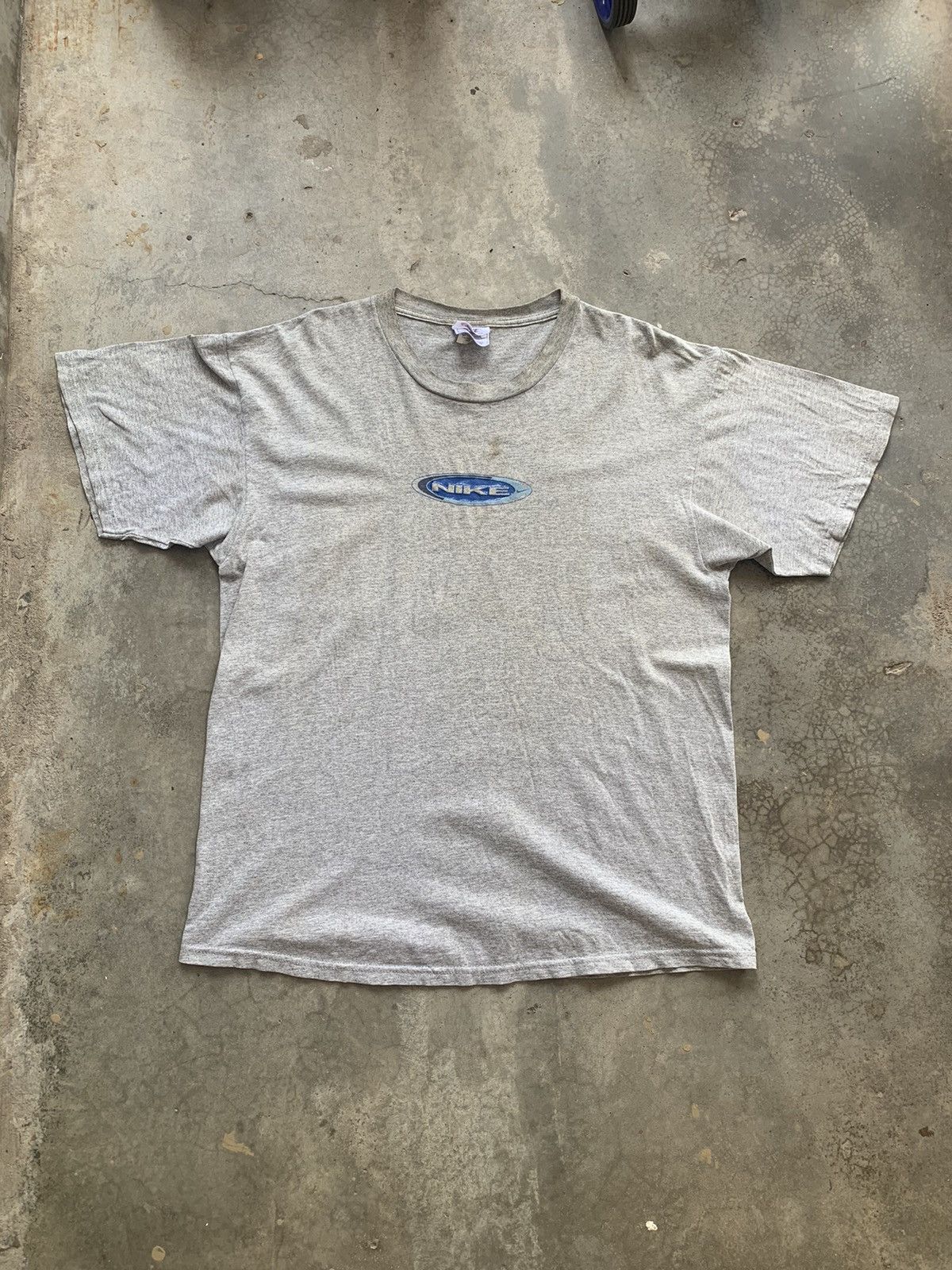 Nike Vintage thrashed Nike Centre Spellout Tshirt big Logo Size US L / EU 52-54 / 3 - 1 Thumbnail
