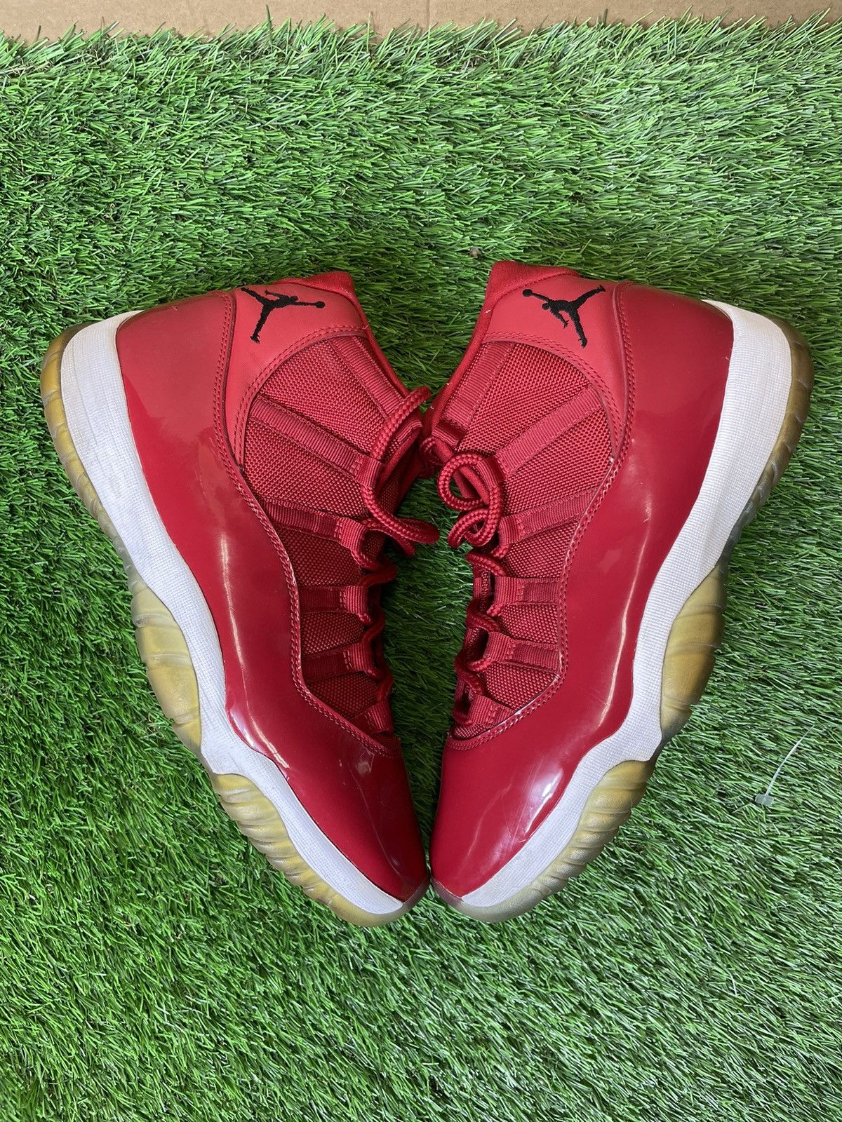 Pre-owned Jordan Brand 11 Win Like 96 Size 10.5 Used Shoes In Red