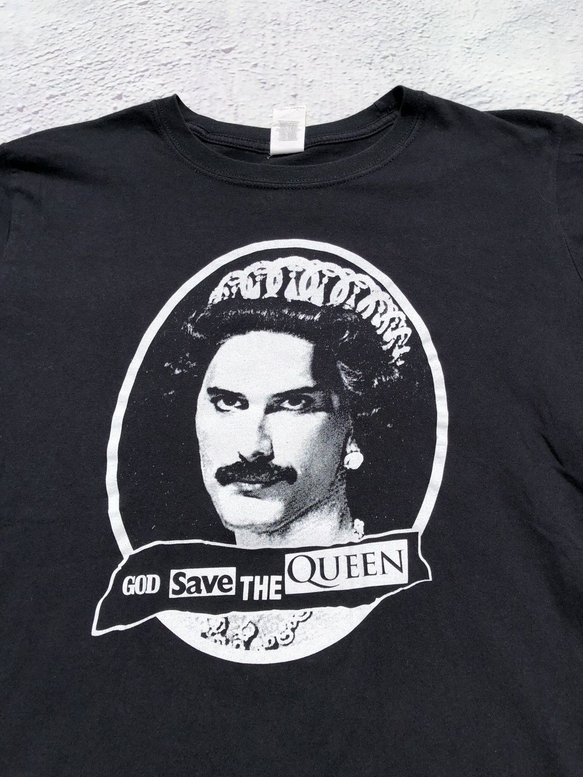 Band Tees Vintage 2000s Queen Freddie Mercury God Save The Queen Tee Size US L / EU 52-54 / 3 - 2 Thumbnail