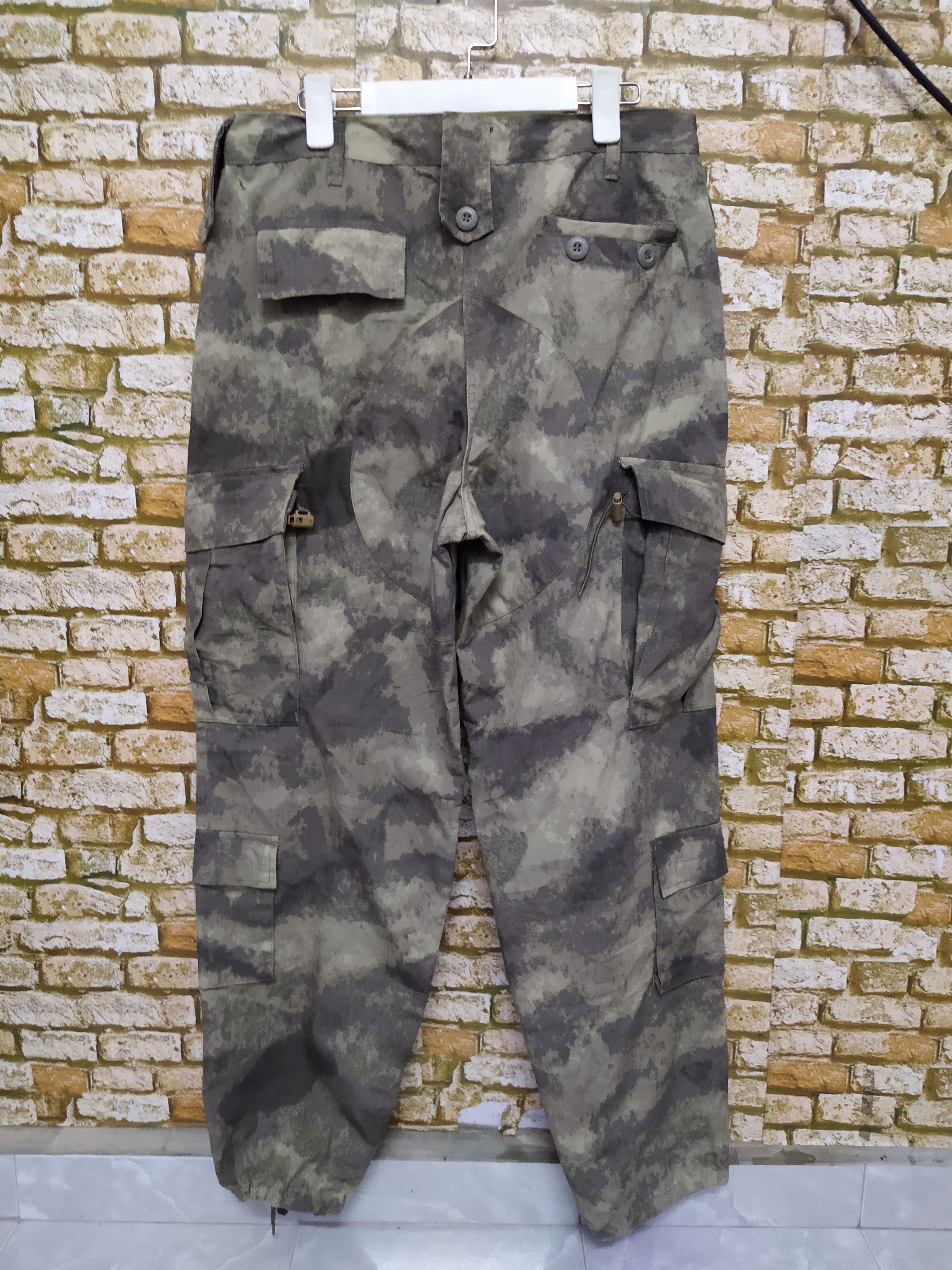 Japanese Brand MILITARY HUNTING SMOKE CAMO TROUSERS (B629) Size US 34 / EU 50 - 5 Thumbnail