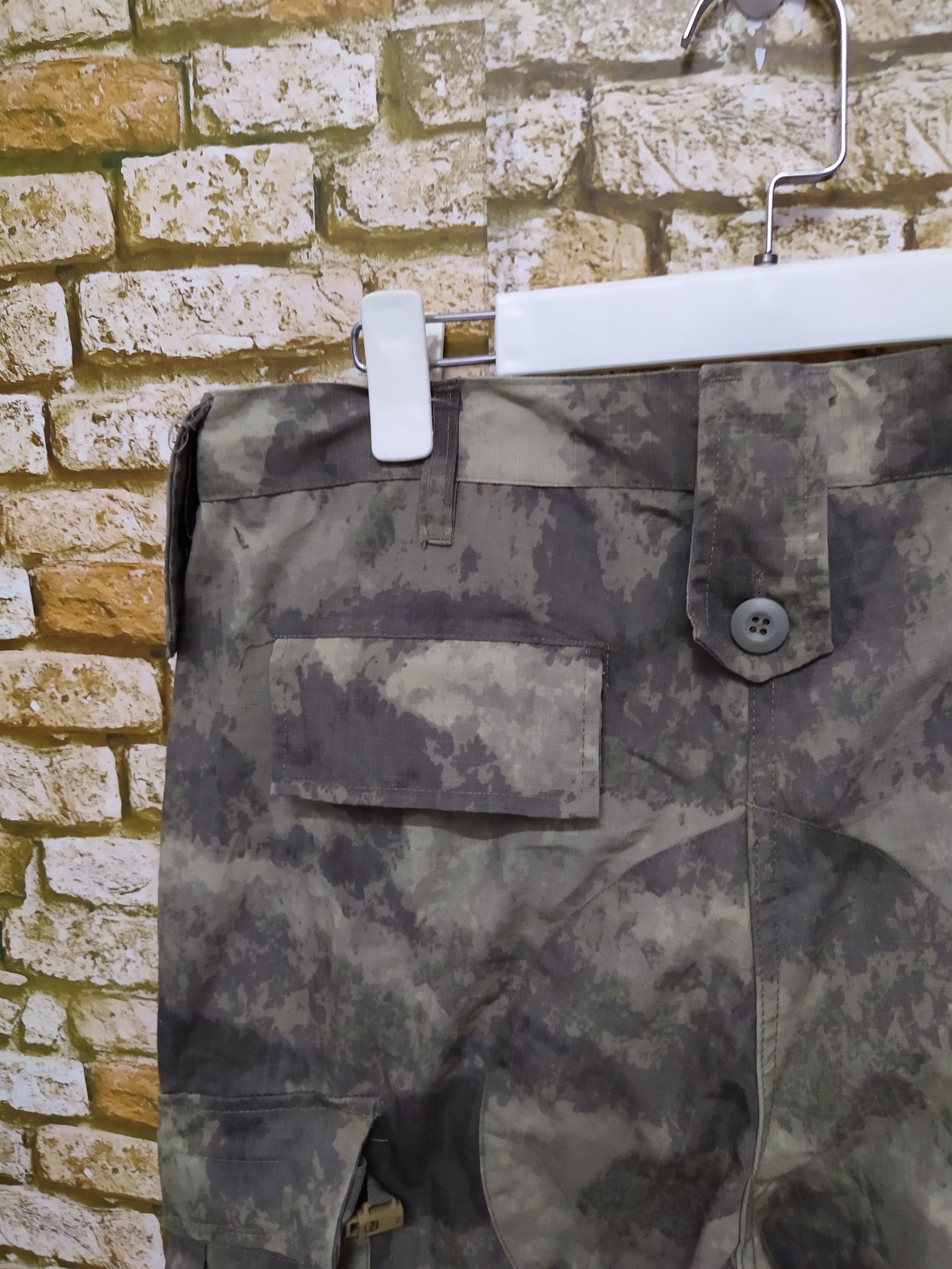 Japanese Brand MILITARY HUNTING SMOKE CAMO TROUSERS (B629) Size US 34 / EU 50 - 8 Thumbnail