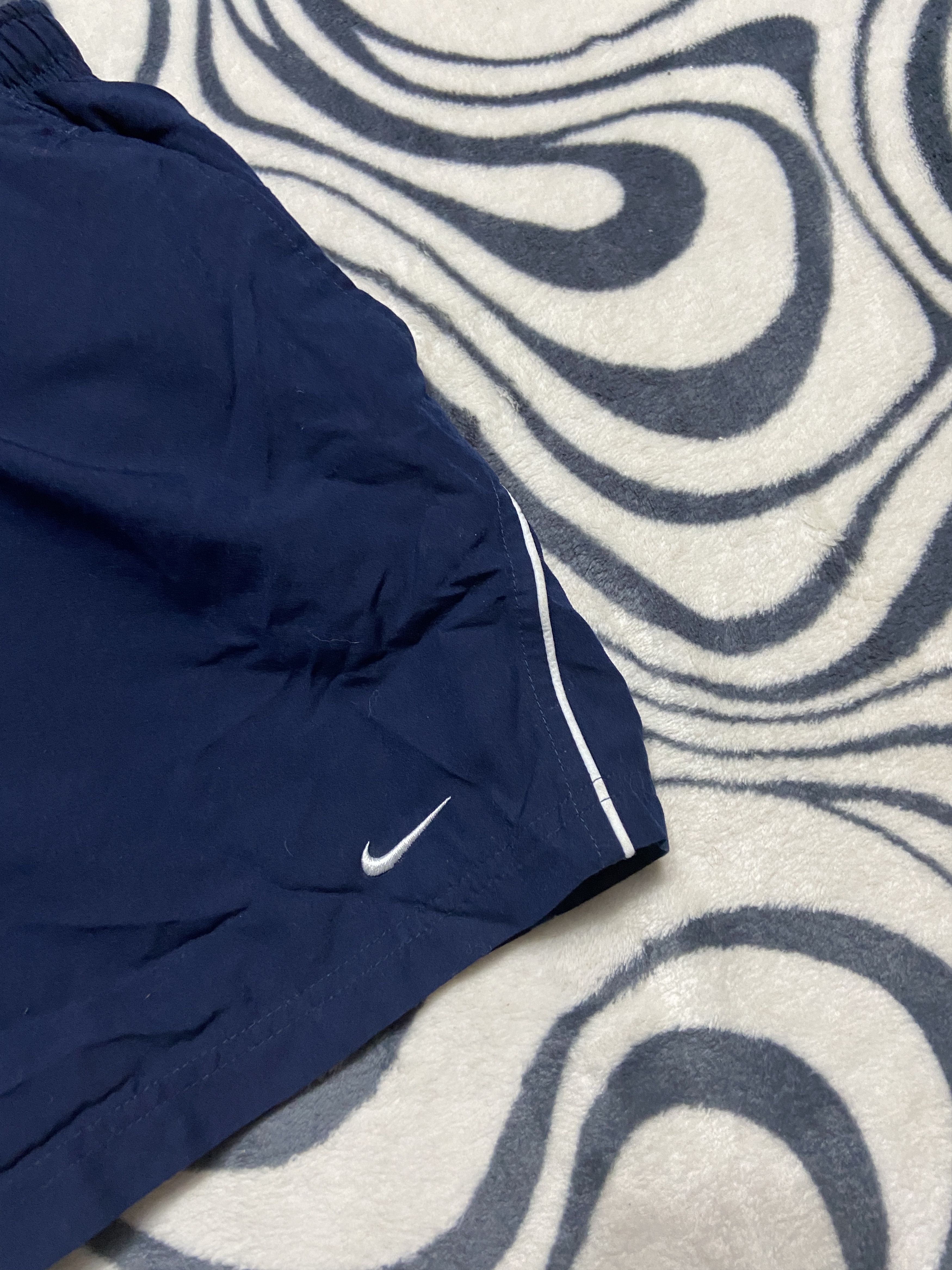 Nike Nike Vintage Mens Nylon Shorts Size US 32 / EU 48 - 2 Thumbnail