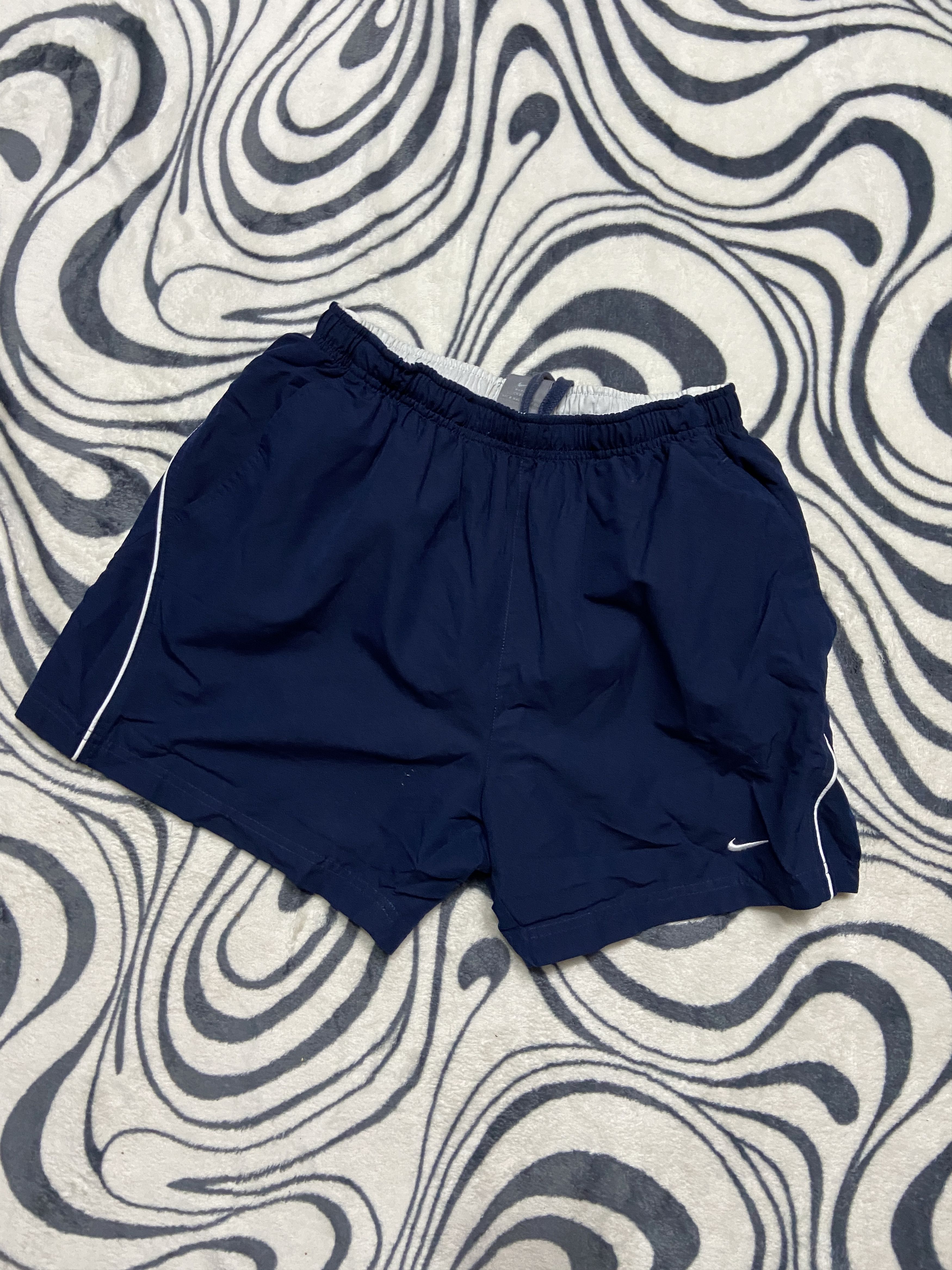 Nike Nike Vintage Mens Nylon Shorts Size US 32 / EU 48 - 1 Thumbnail
