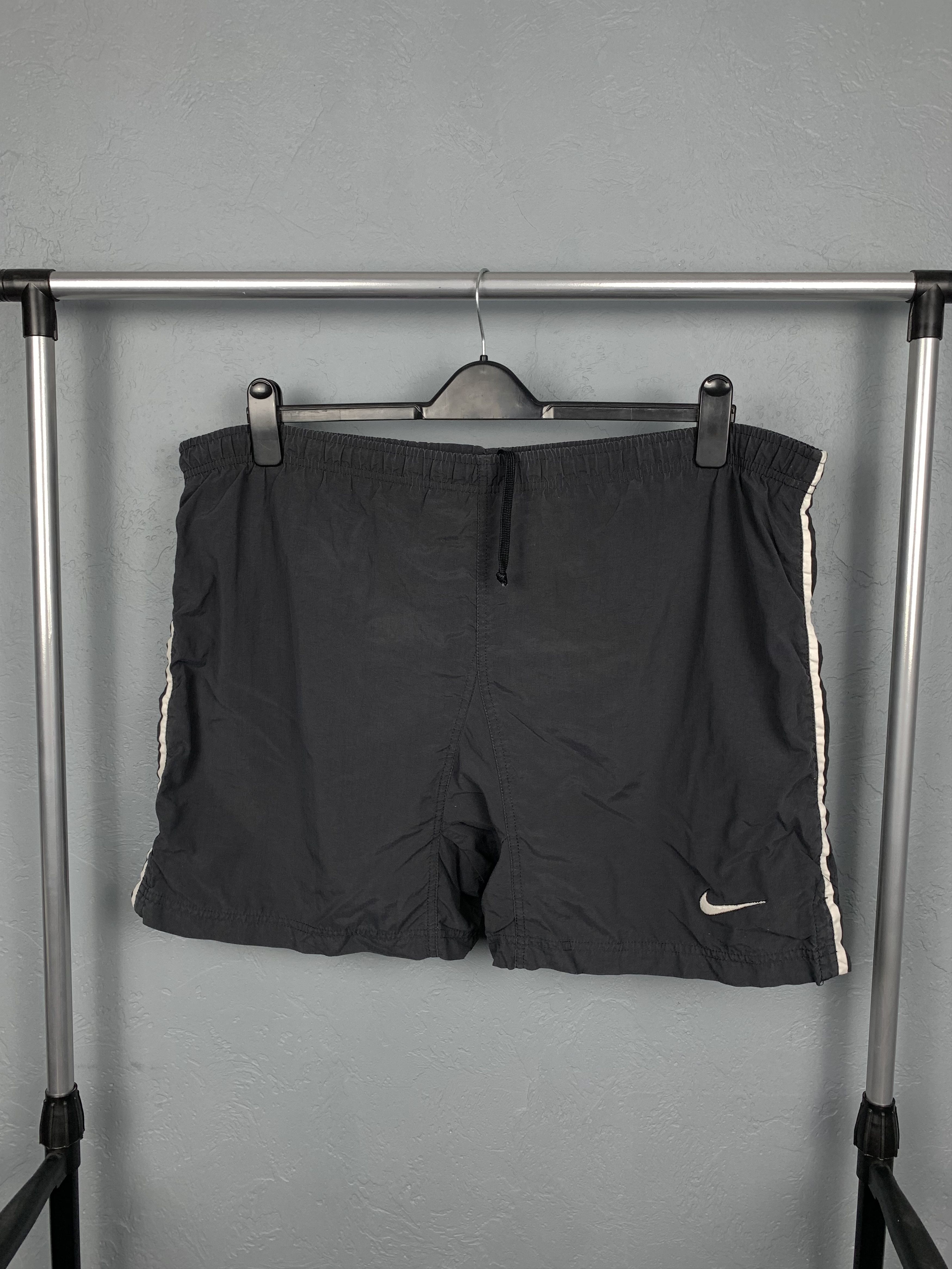 Nike Nike 90'S Vintage Nylon Shorts Size L Size US 34 / EU 50 - 1 Thumbnail