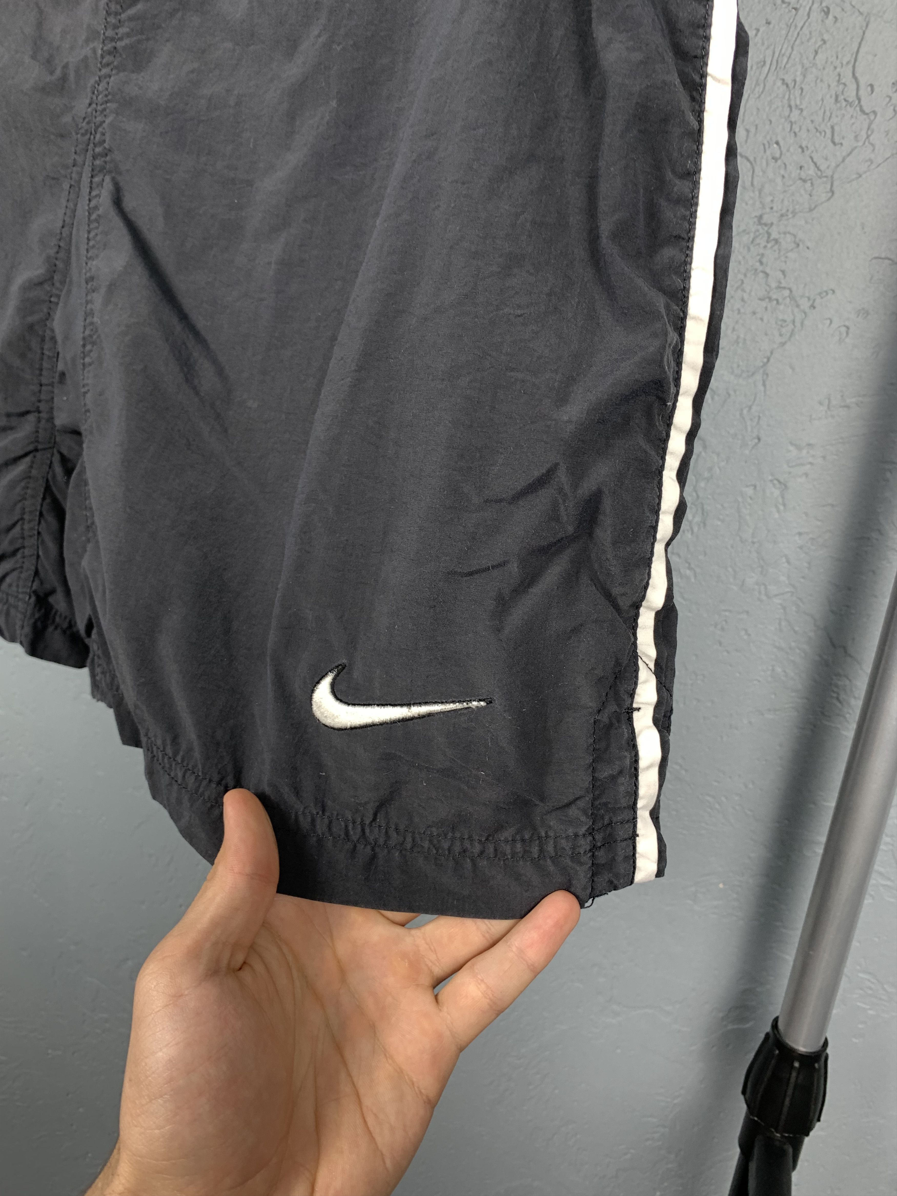 Nike Nike 90'S Vintage Nylon Shorts Size L Size US 34 / EU 50 - 2 Thumbnail