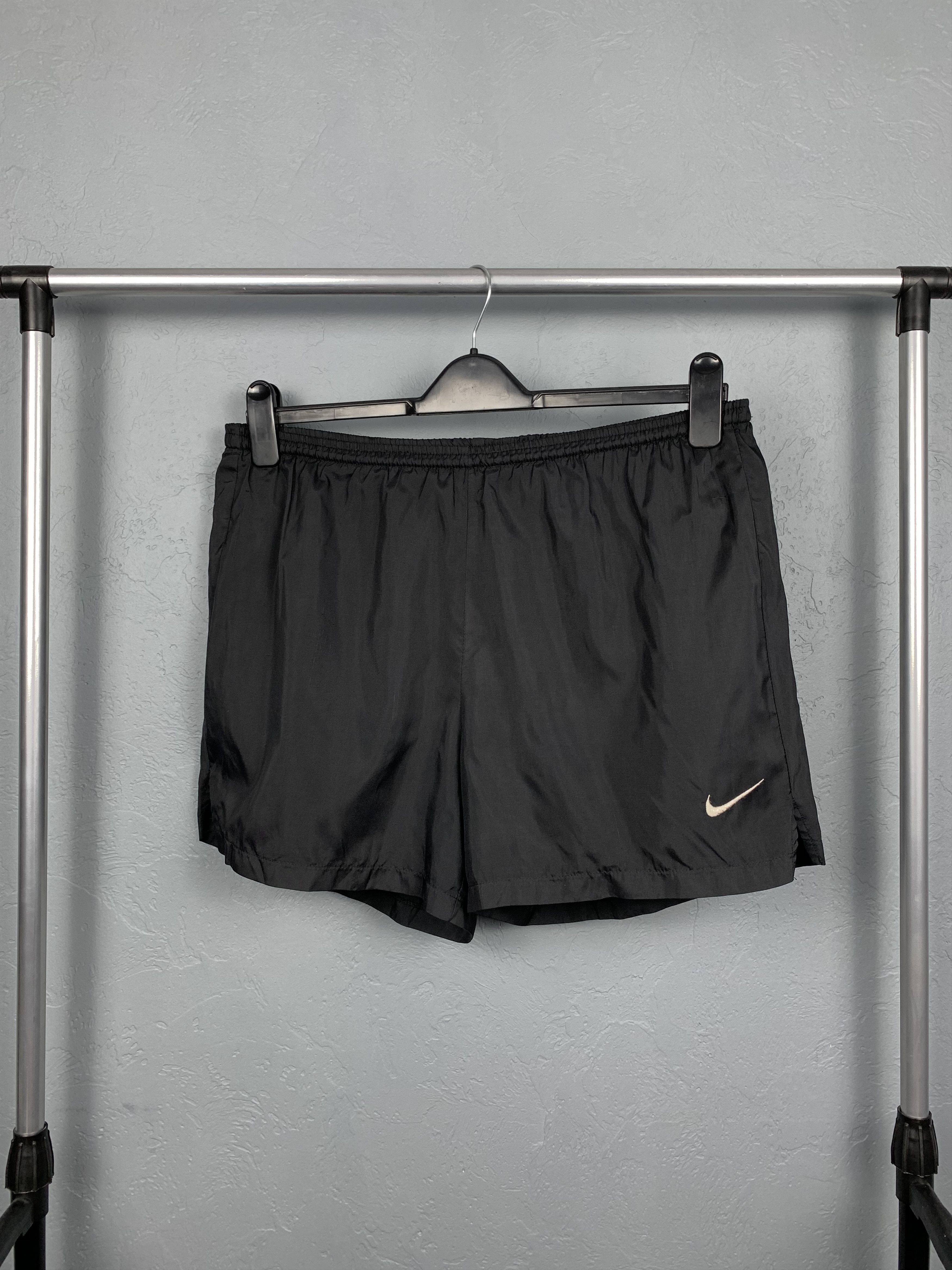 Nike Vintage Nike Mens Nylon Shorts Y2K Size US 32 / EU 48 - 1 Thumbnail