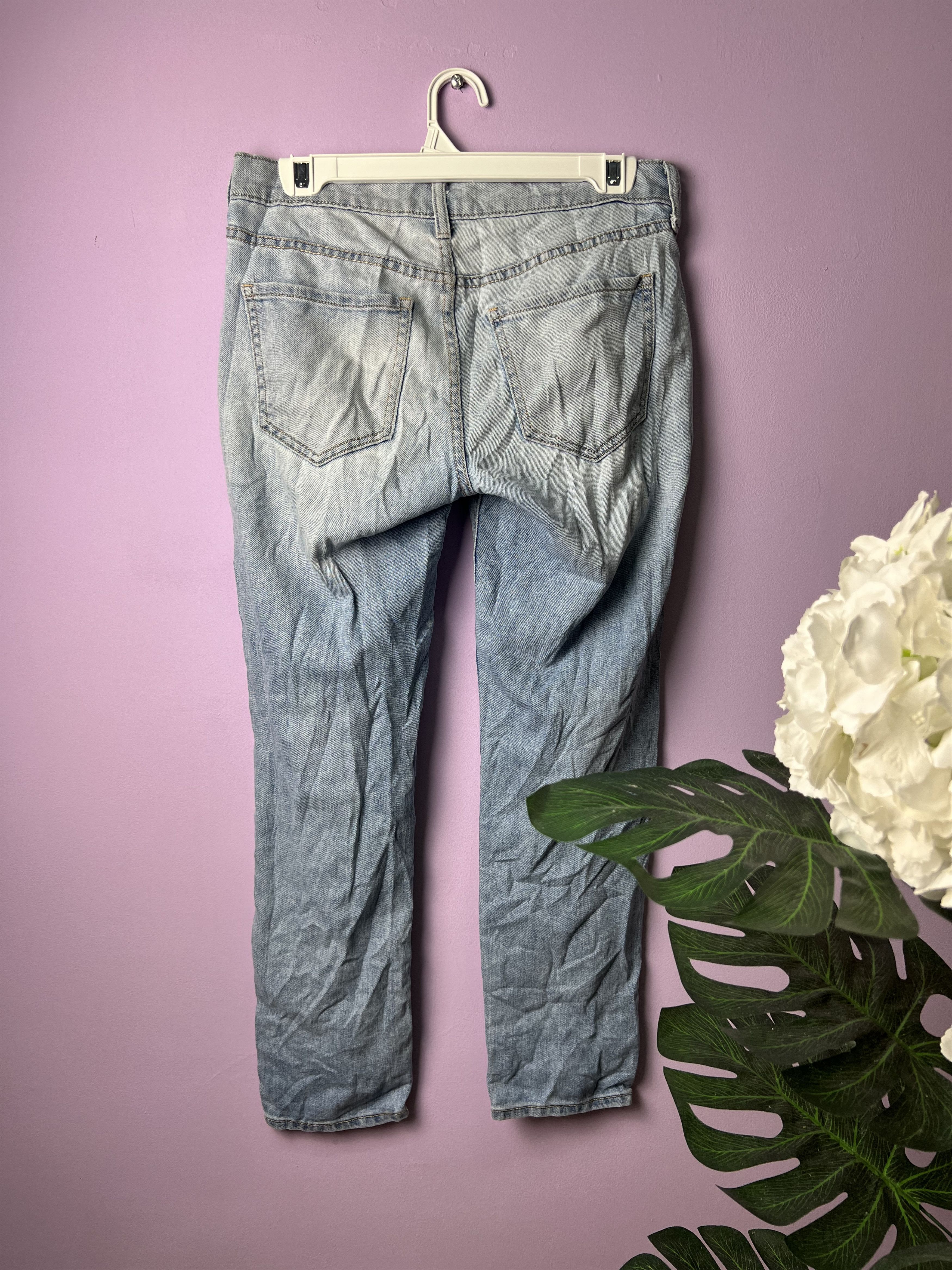 Old Navy 🔥Old Navy Boyfriend Distressed Denim Size 31" - 3 Thumbnail