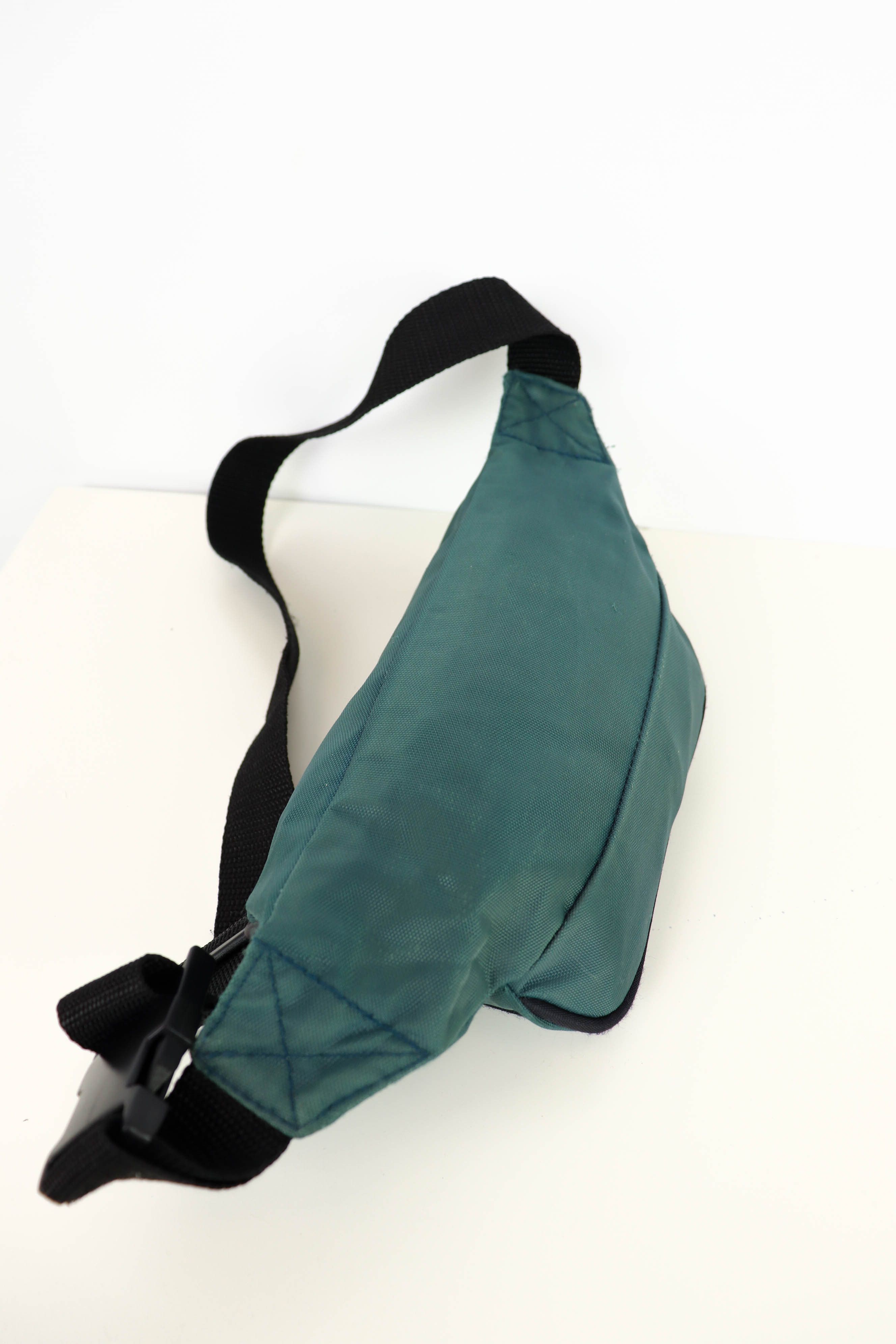 Umbro Umbro Vintage 90s Big Logo Green Nylon Waist Bag Size ONE SIZE - 9 Thumbnail