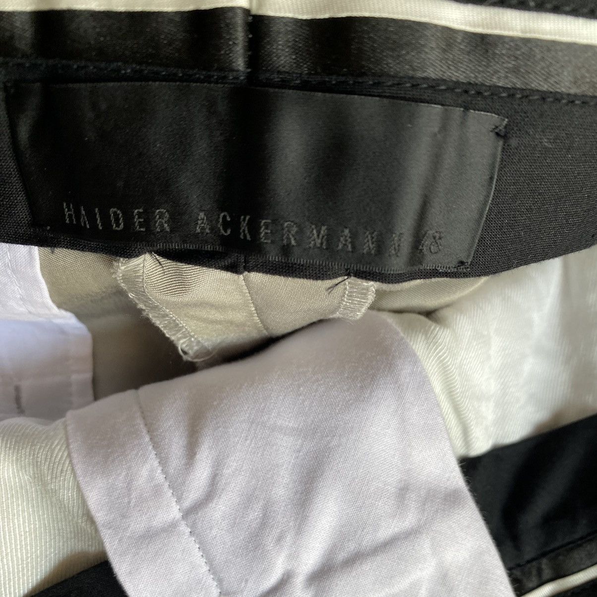 Haider Ackermann Haider Ackermann Light Grey Silk Cropped Trousers Size US 32 / EU 48 - 3 Thumbnail