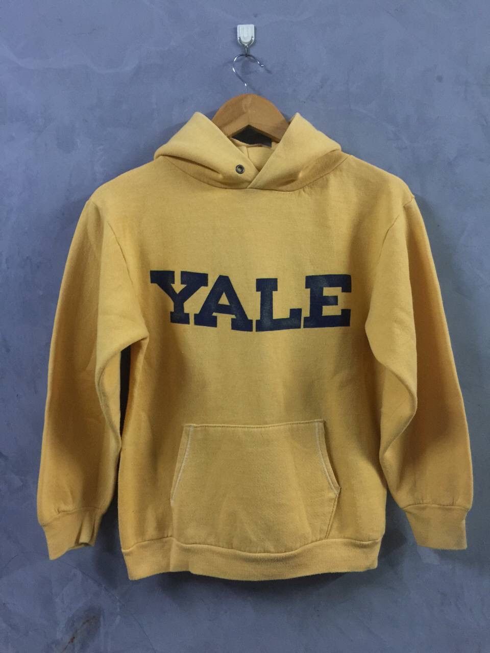 Vintage VINTAGE YALE HOODIE SPORTSWEAR POLYCOTTON BLEND Size US M / EU 48-50 / 2 - 1 Thumbnail