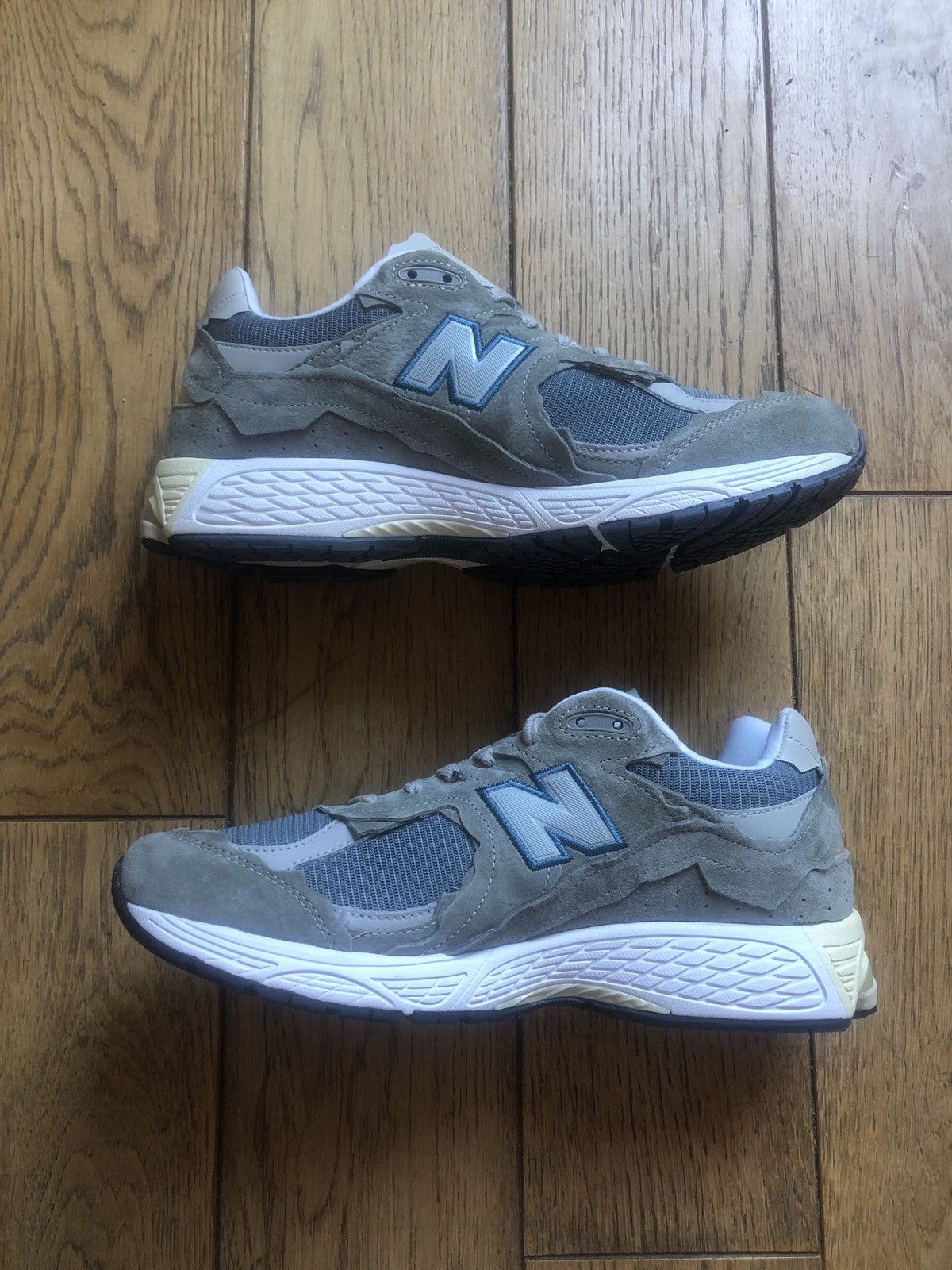 New Balance New Balance 2002R Size US 11 / EU 44 - 2 Thumbnail