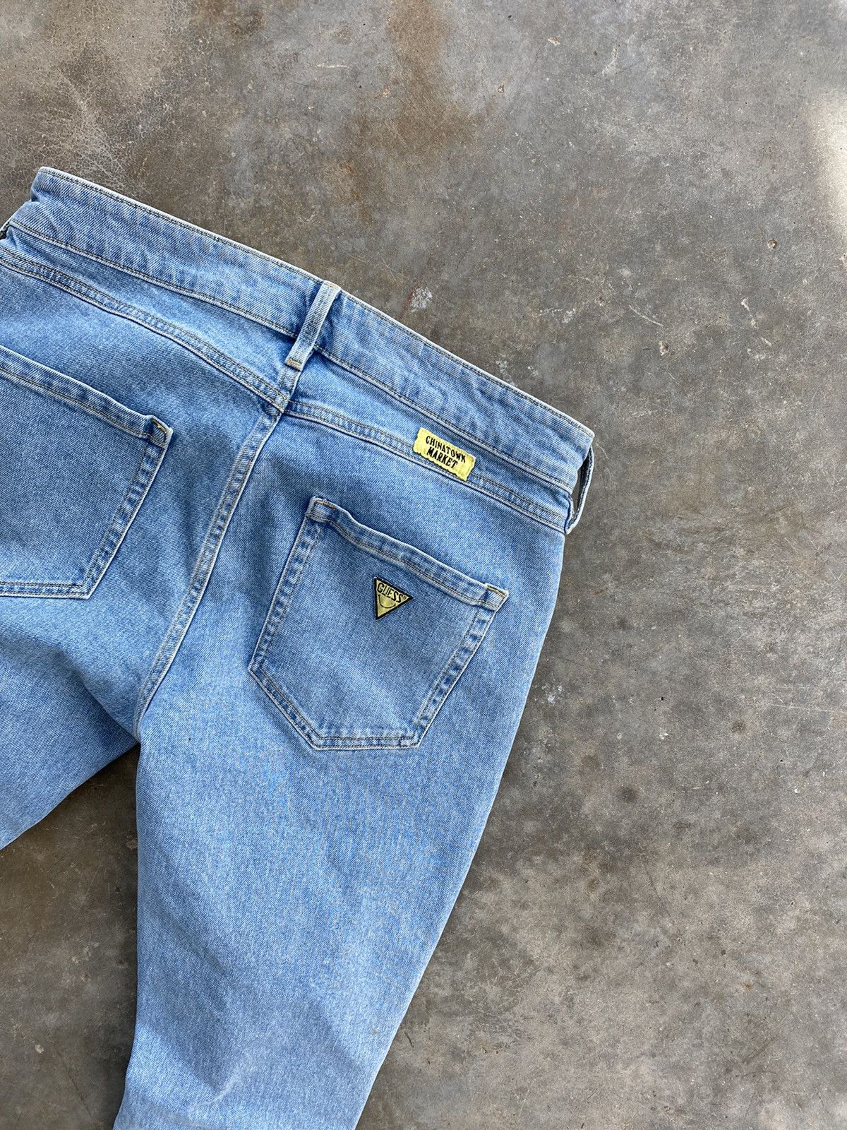 Guess × Market Chinatown Market x Guess Ripped Smiley Face 1981 Denim Sz 32 Size US 32 / EU 48 - 6 Thumbnail