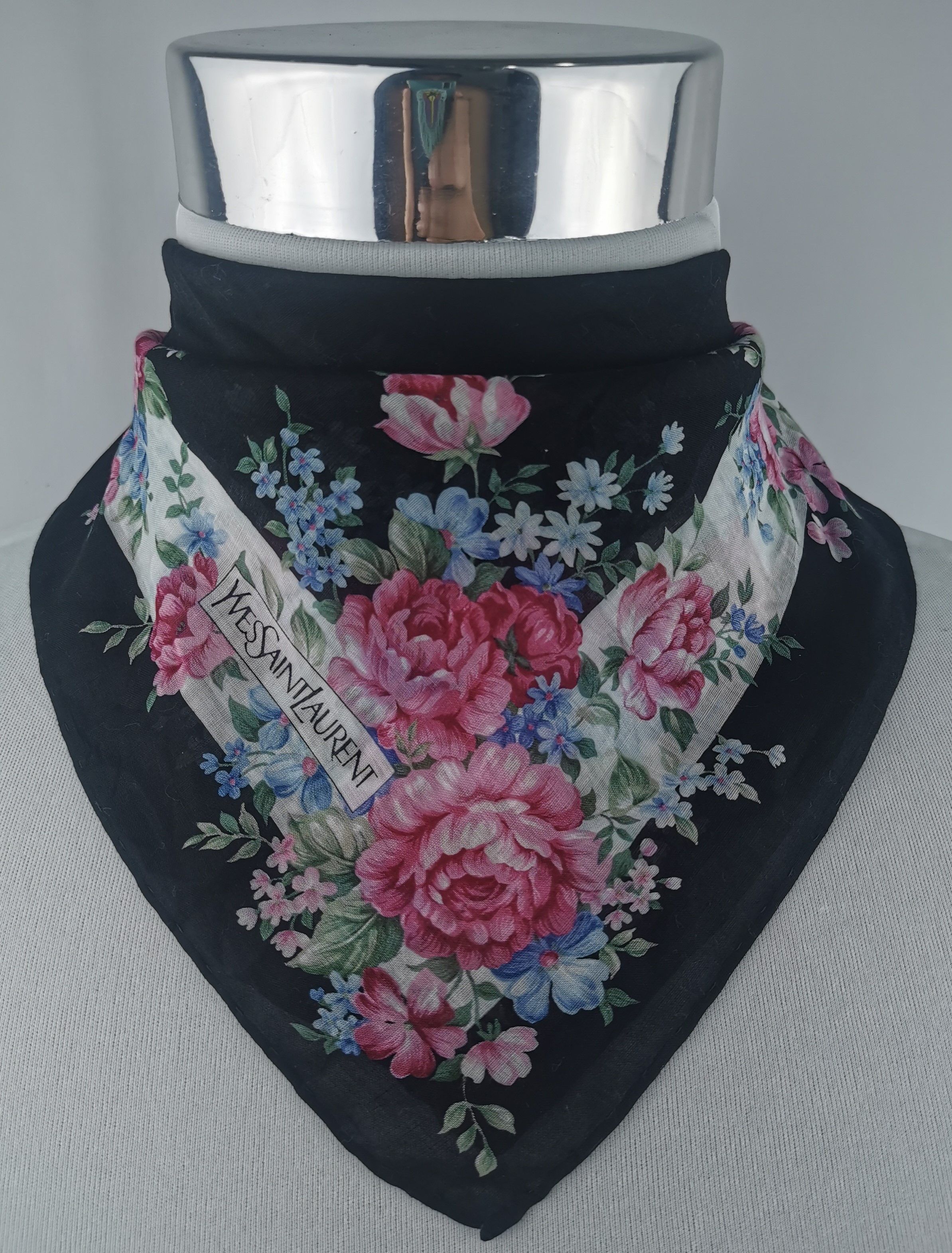Vintage × Yves Saint Laurent Yves saint laurent handkerchief / bandana / neckerchief Size ONE SIZE - 1 Thumbnail