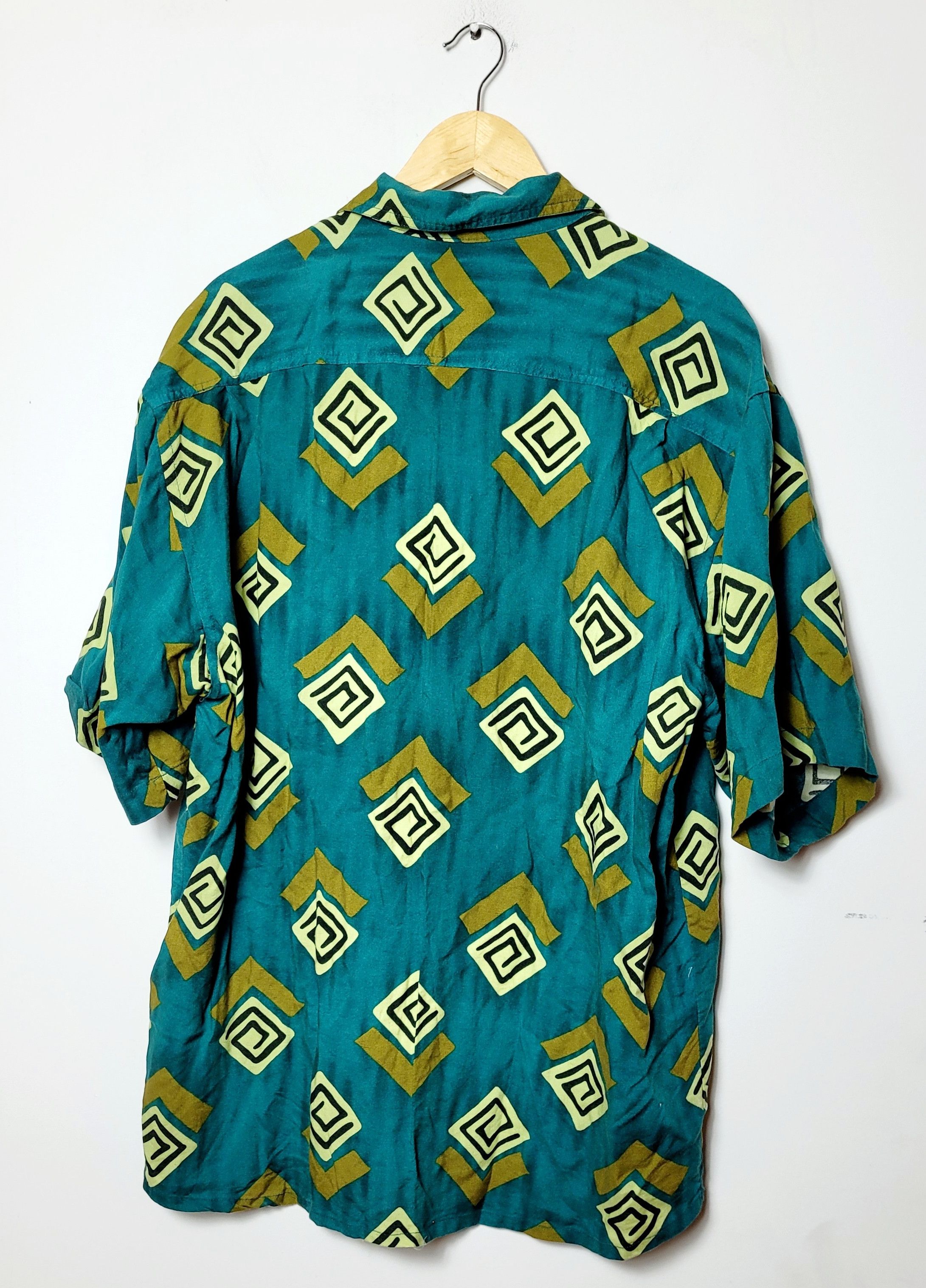 Vintage Vintage Abstract Shirt Tyler The Creator L XL Size US L / EU 52-54 / 3 - 7 Thumbnail