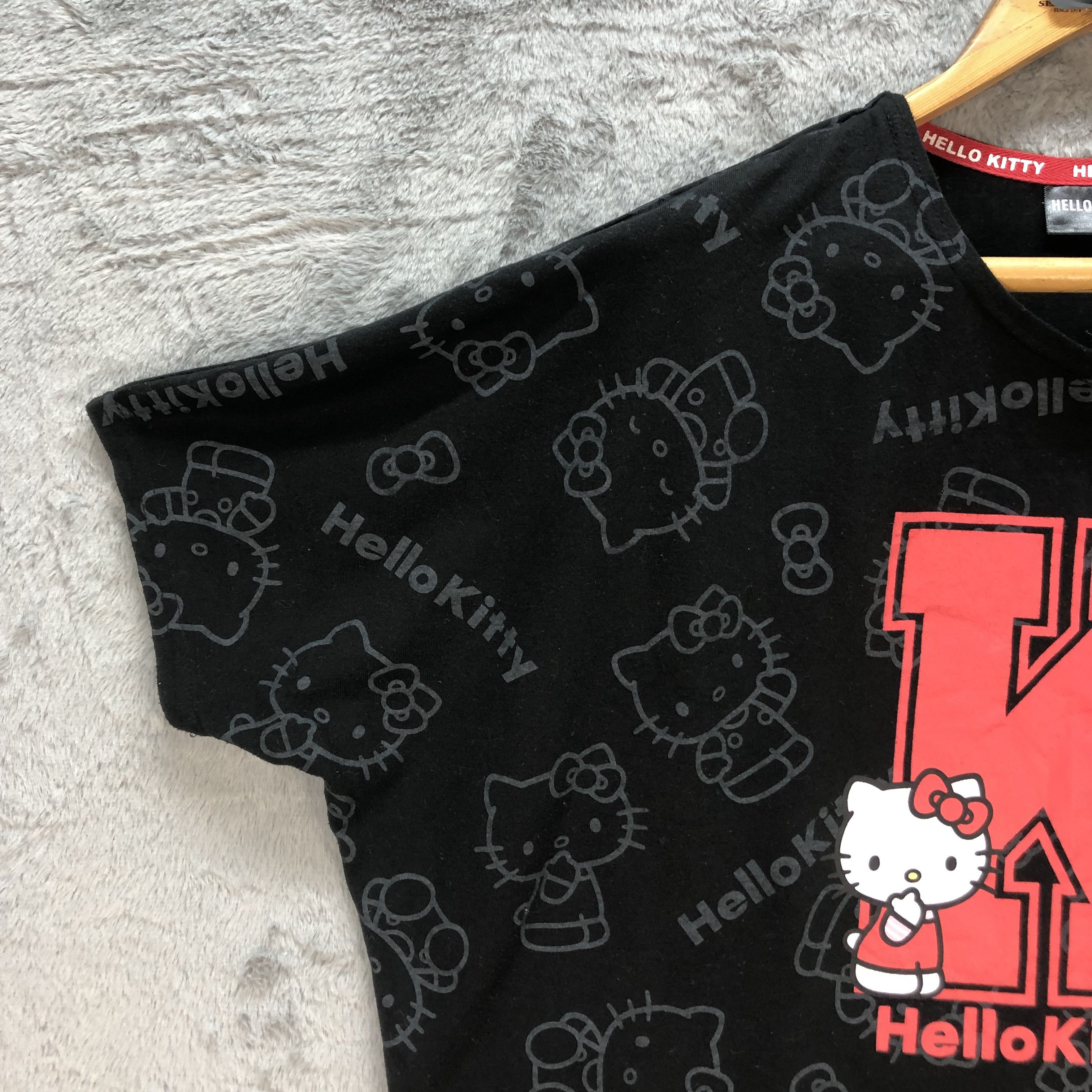Japanese Brand HELLO KITTY BIG LOGO OVERSIZE CROPPED T SHIRT #6569-74 Size L / US 10 / IT 46 - 5 Thumbnail