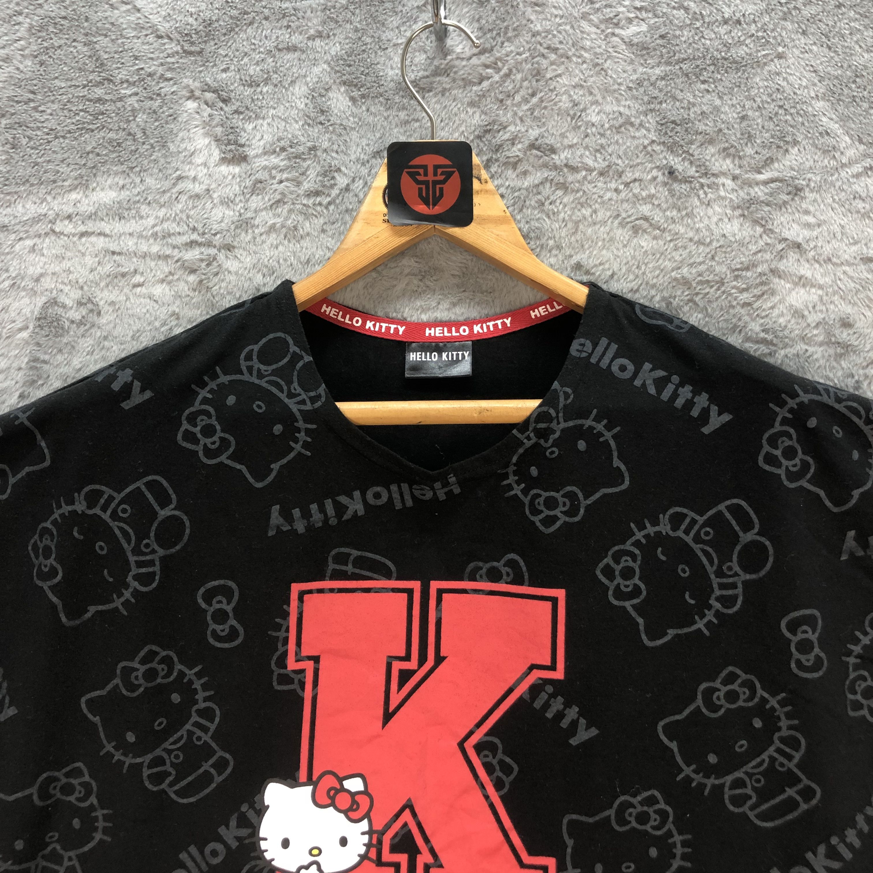 Japanese Brand HELLO KITTY BIG LOGO OVERSIZE CROPPED T SHIRT #6569-74 Size L / US 10 / IT 46 - 2 Thumbnail