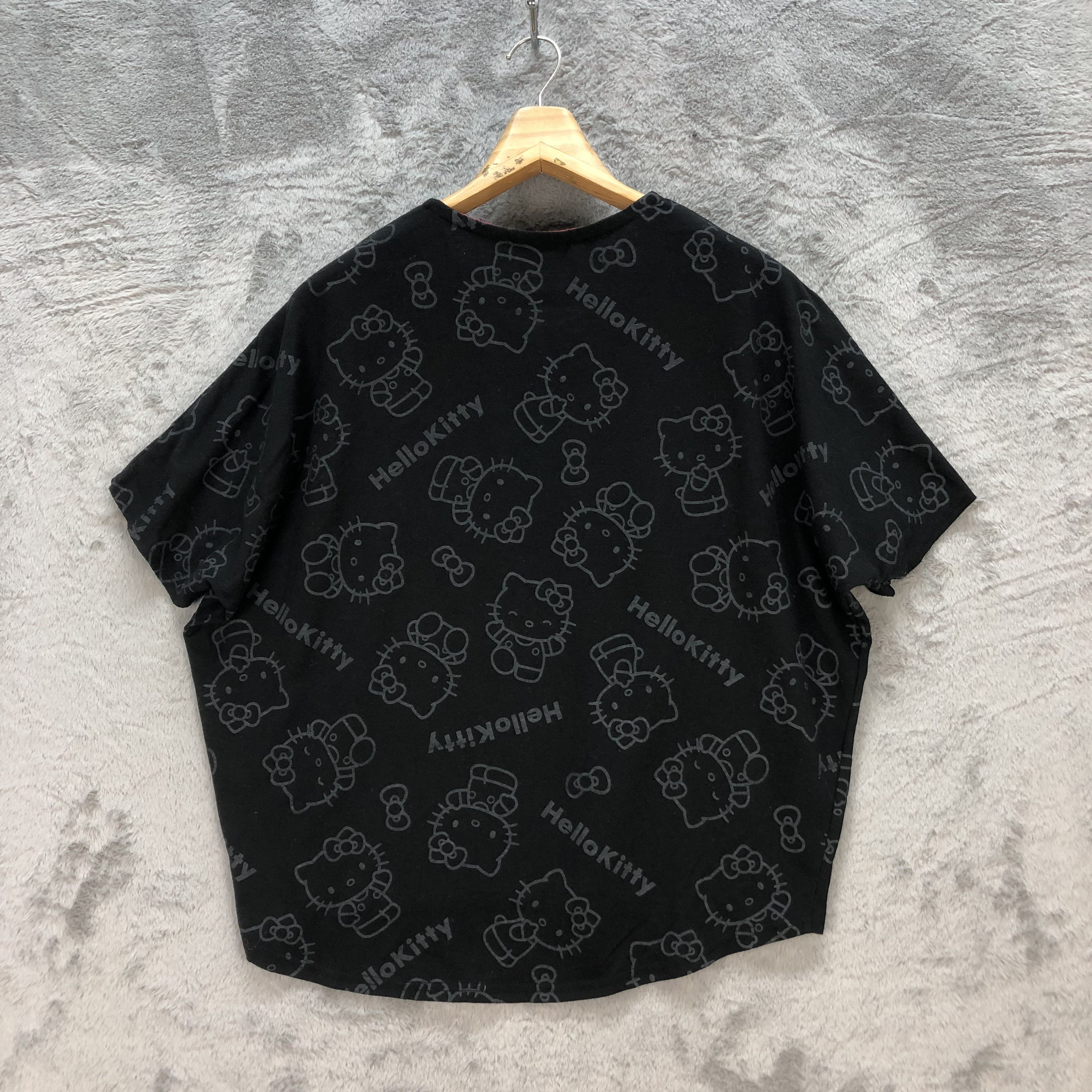 Japanese Brand HELLO KITTY BIG LOGO OVERSIZE CROPPED T SHIRT #6569-74 Size L / US 10 / IT 46 - 9 Thumbnail