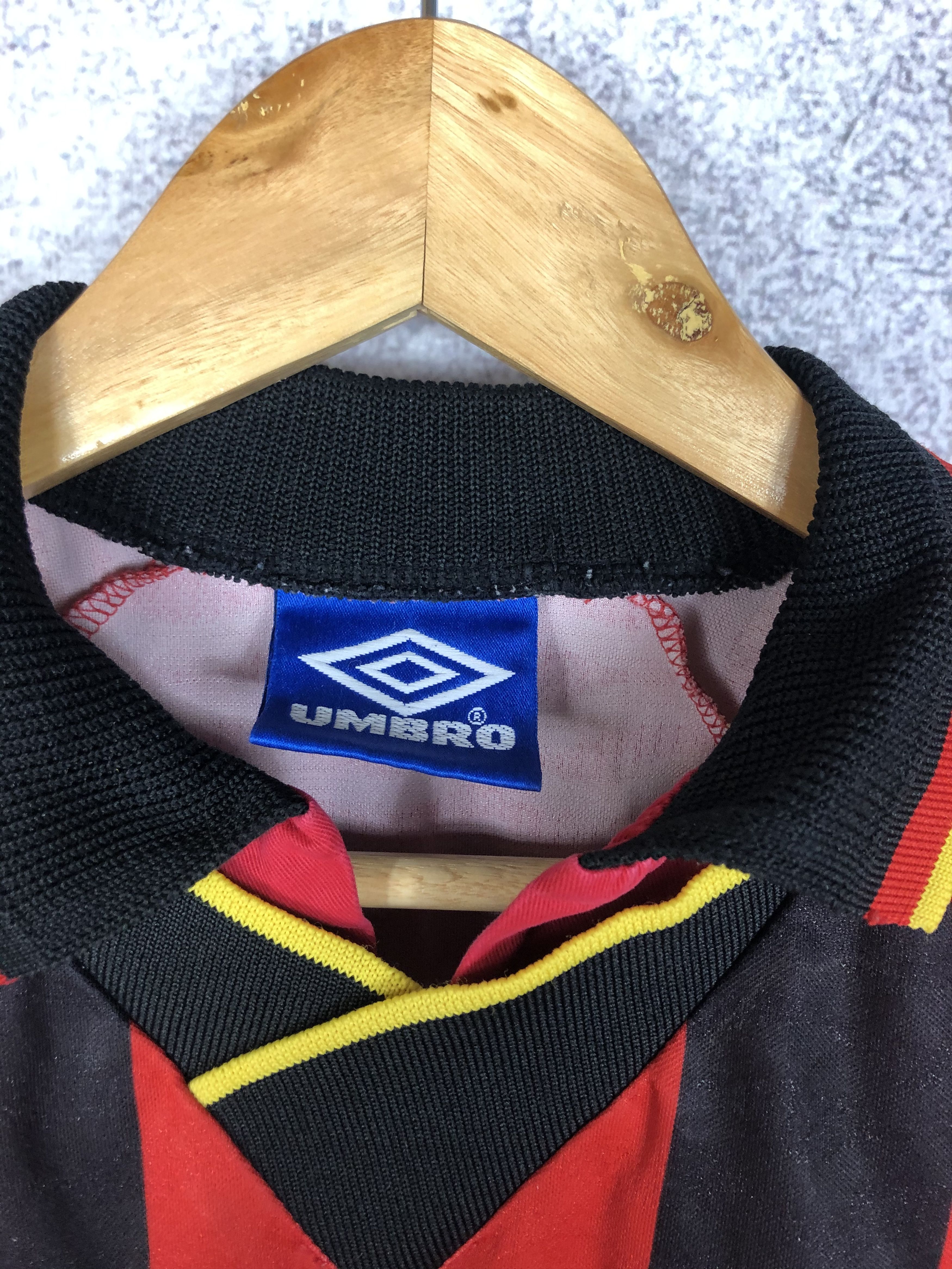 Umbro Vintage Nagoya Crampus Eight Umbro Japan Soccer Jersey Shirt Size US L / EU 52-54 / 3 - 13 Thumbnail
